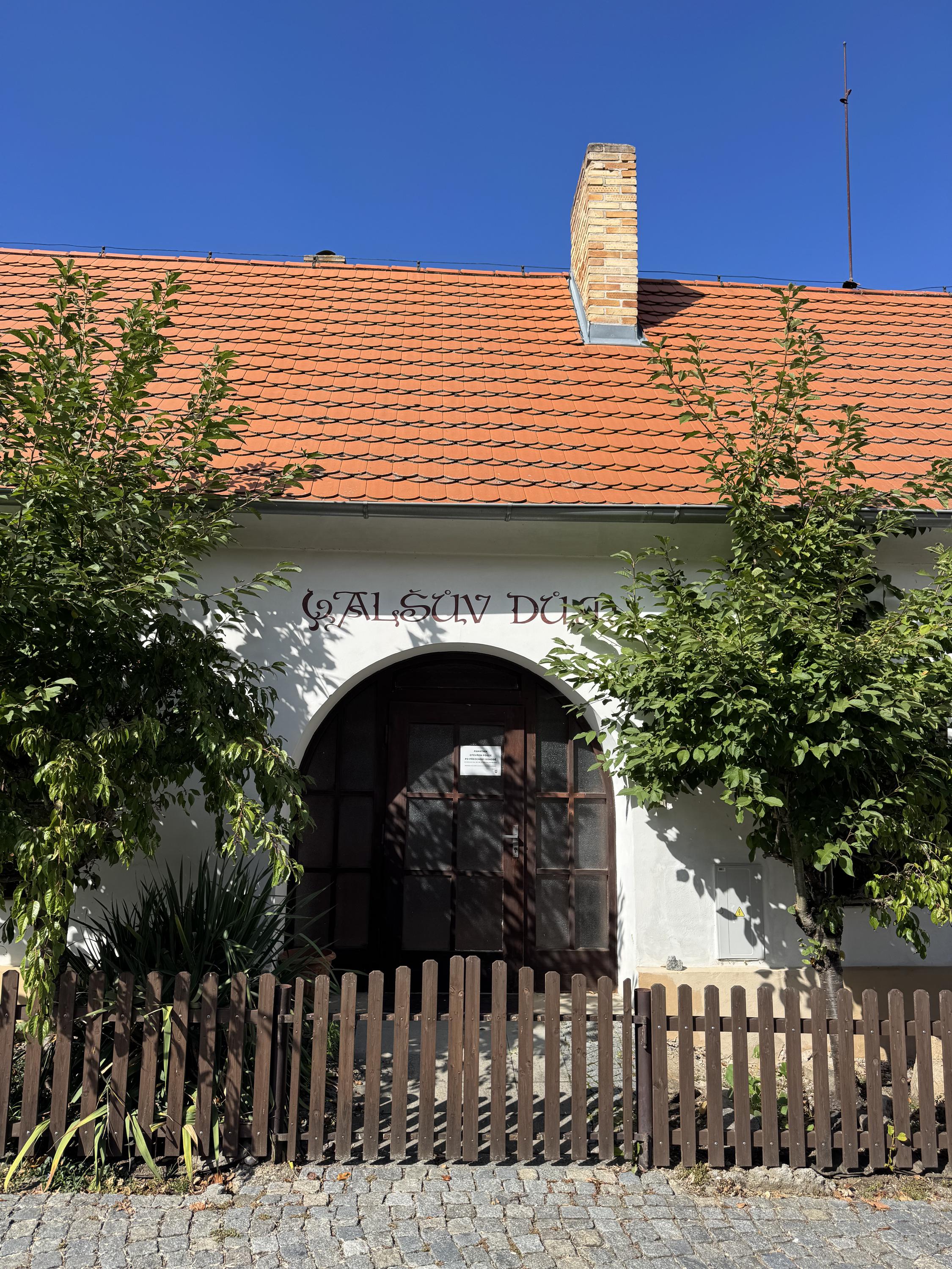 Památník Mikoláše Alše a Matěje Kopeckého foto 4