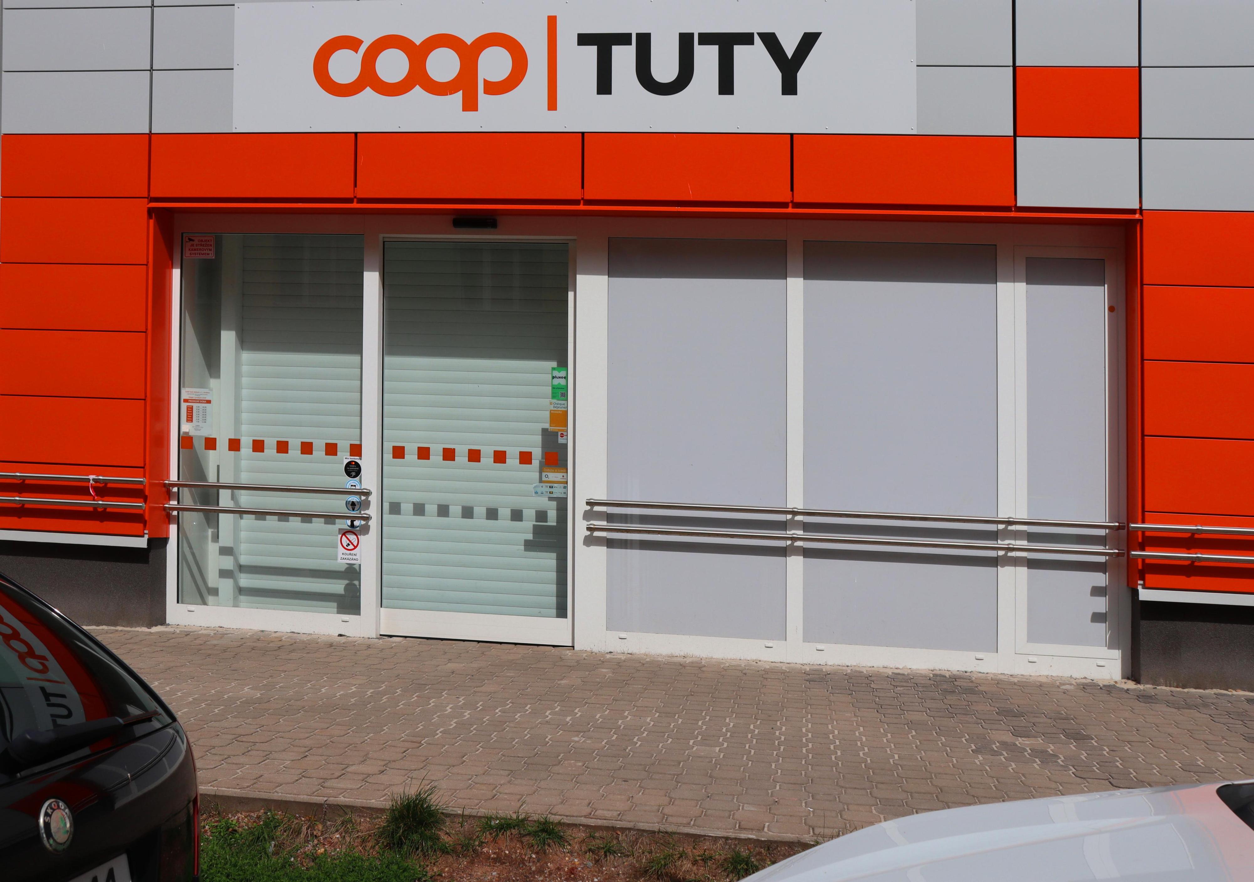 COOP Dvůr Králové n. L., družstvo foto 2