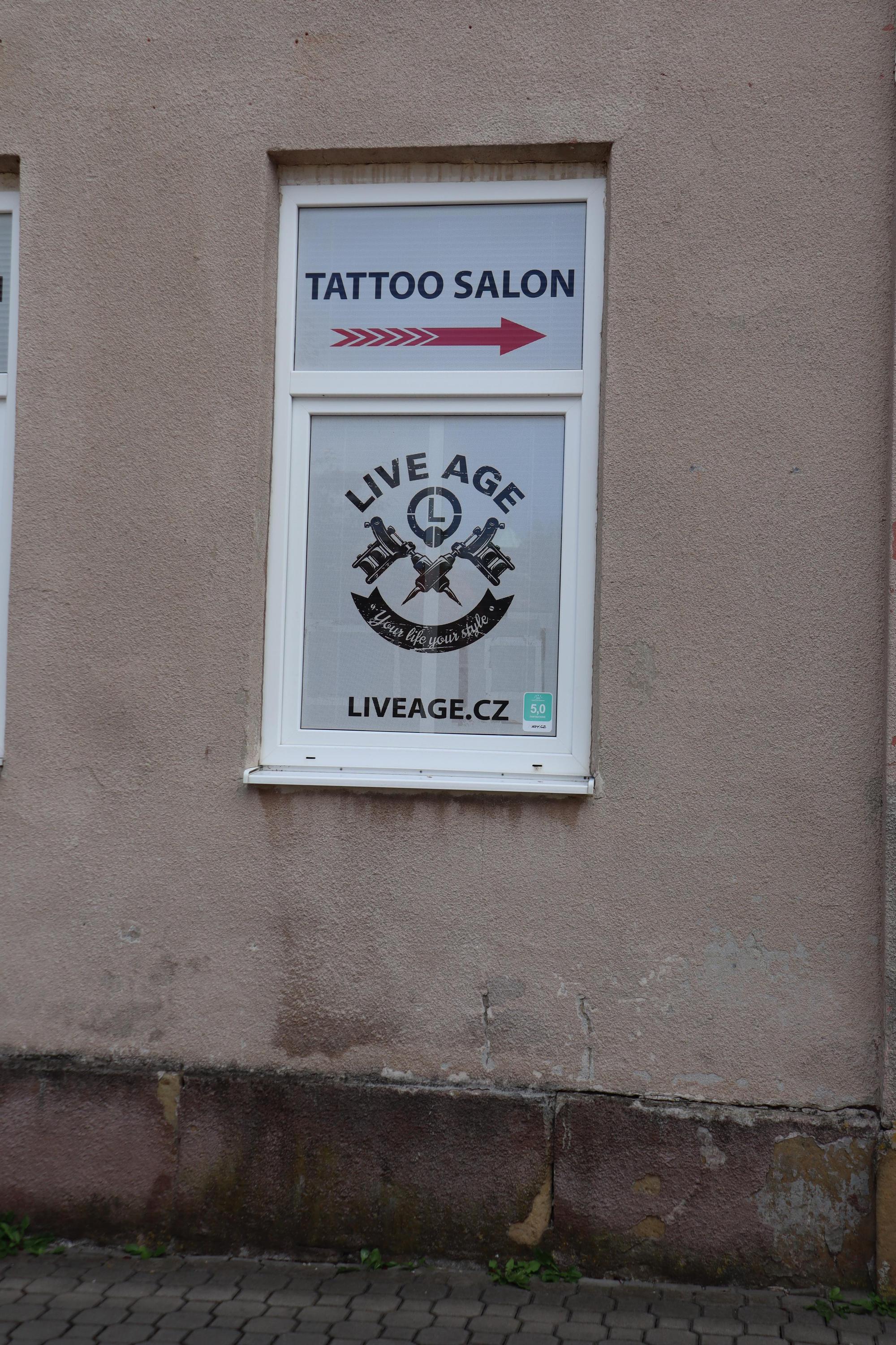 Tattoo LIVE AGE foto 2
