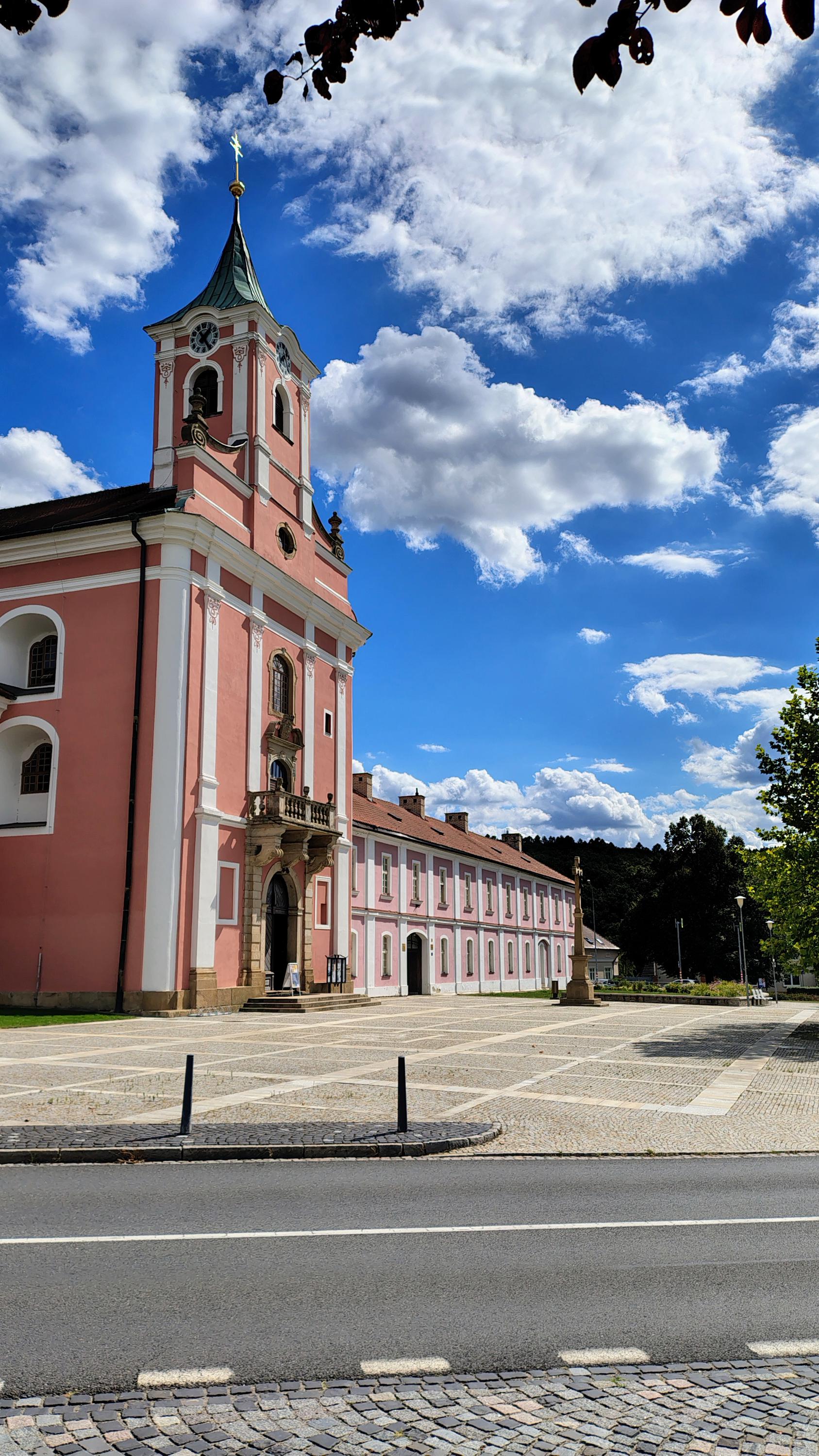 Klášter Kongregace sester karmelitánek Institut Naší Paní z Karmelu foto 2
