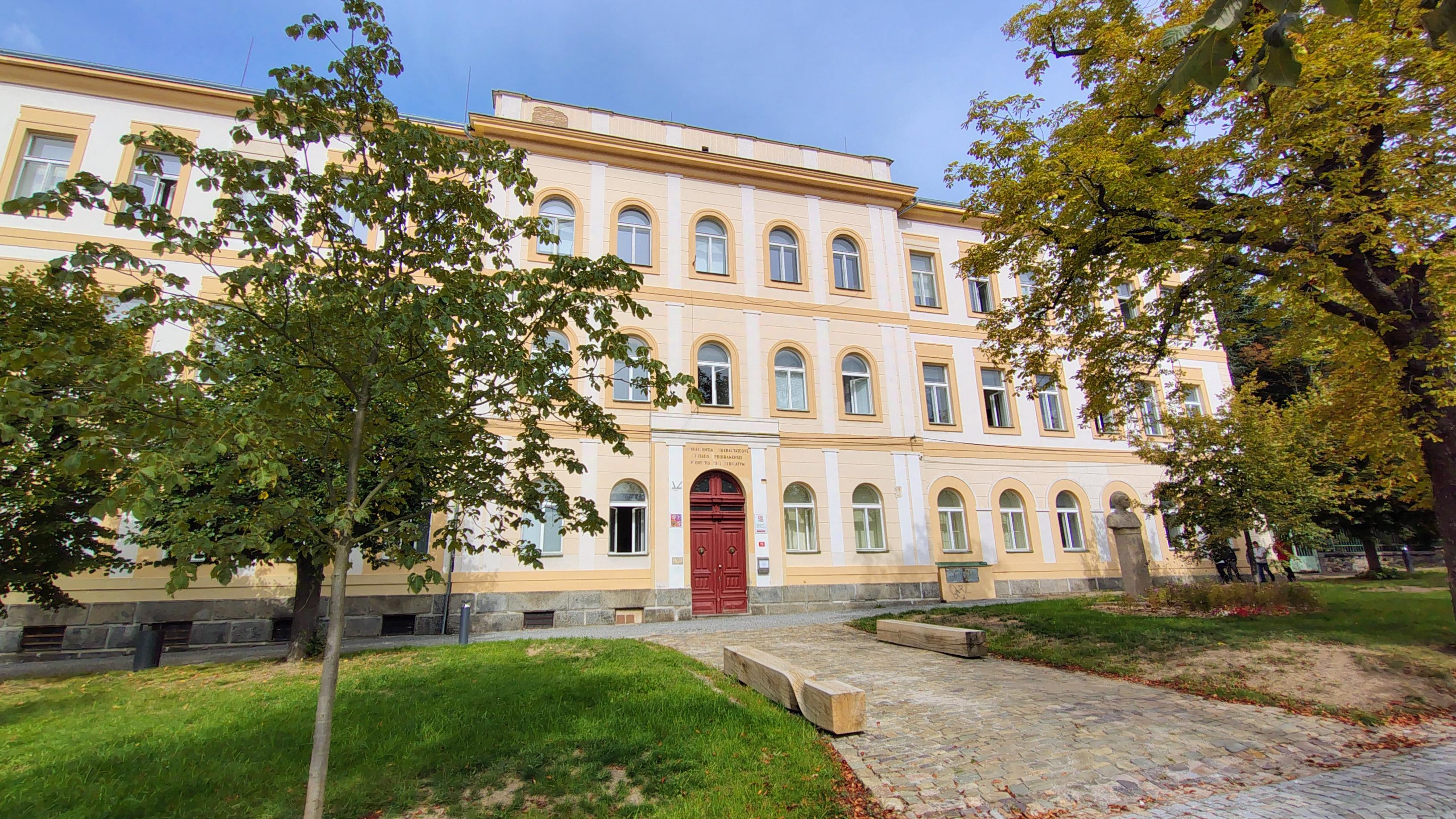 Střední zdravotnická škola a Vyšší odborná škola zdravotnická, Příbram foto 2