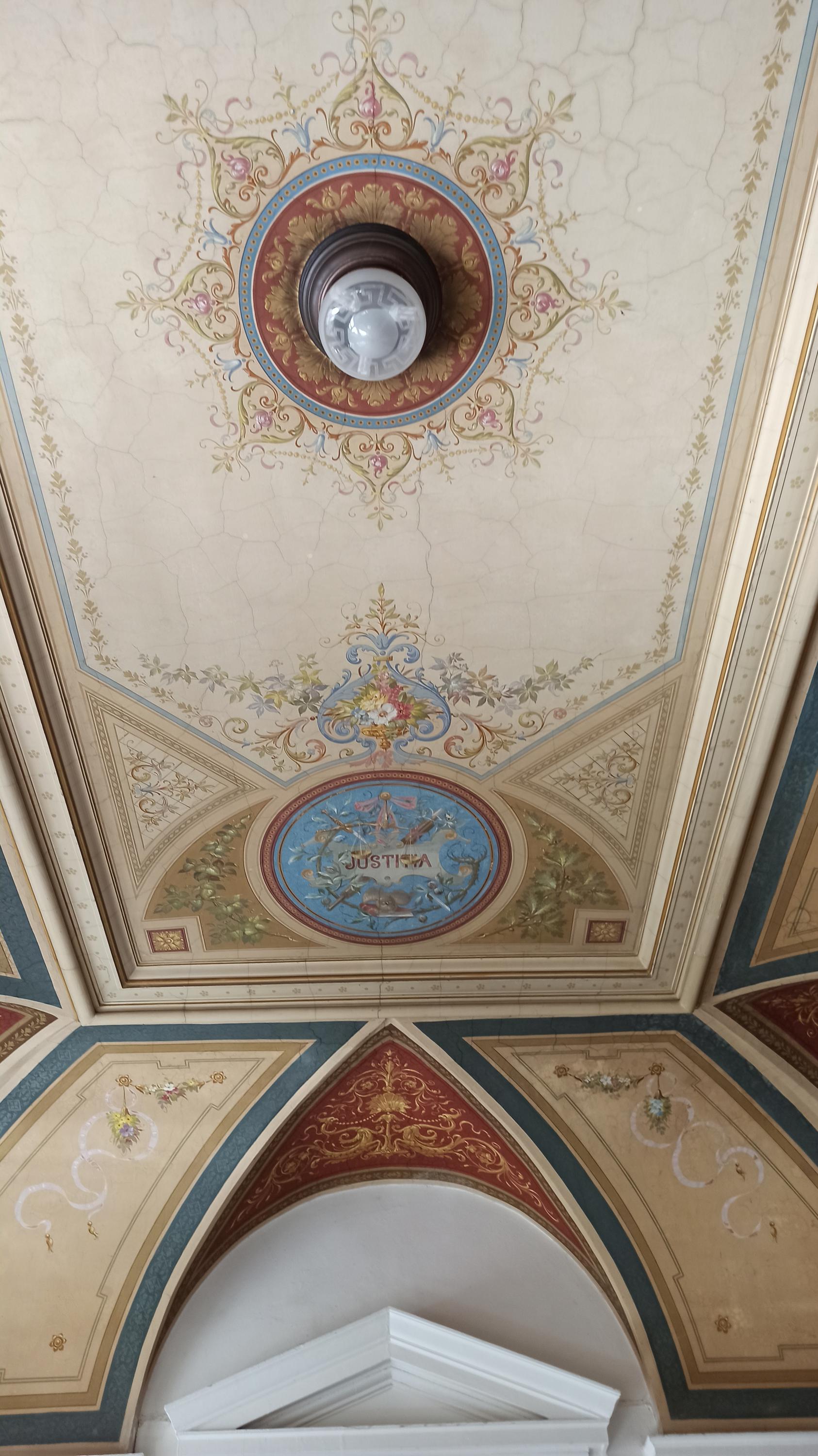 Střední uměleckoprůmyslová škola Uherské Hradiště - knihovna foto 2
