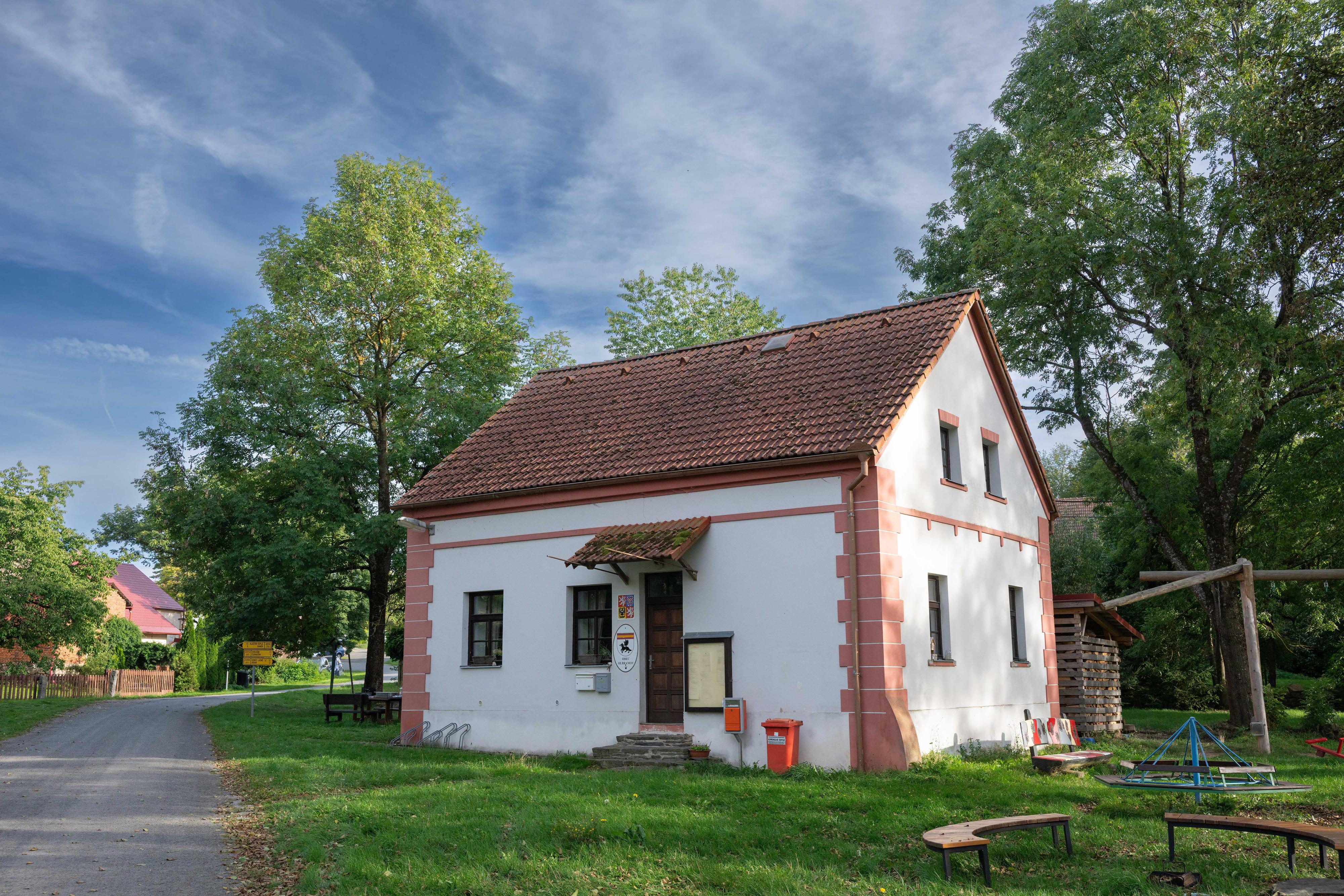 Olbramov - obecní úřad foto 6