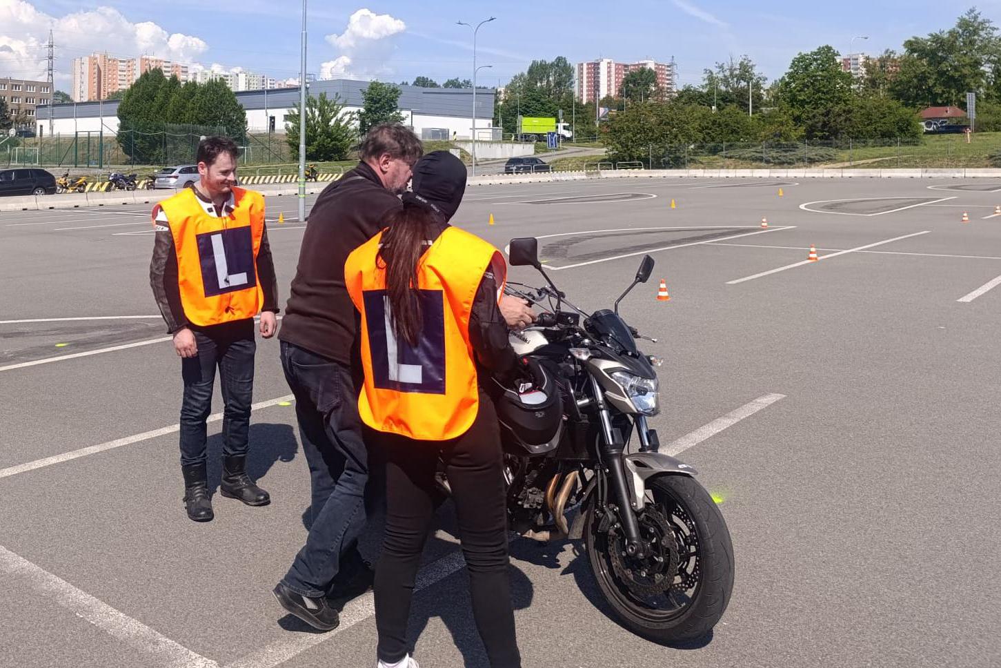 Kurzy na motocykl sk. A2 a A (Kawasaki & Honda)