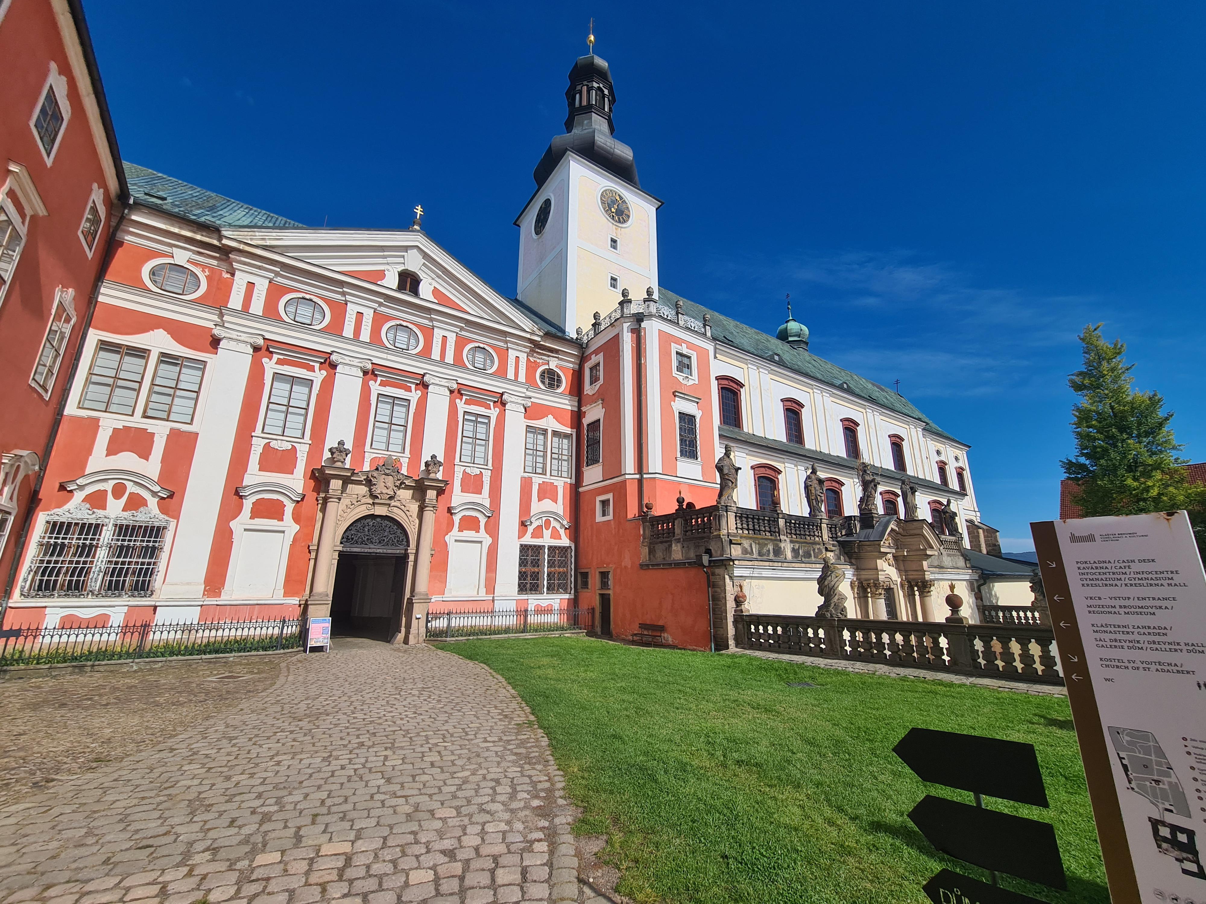 Benediktinské opatství sv. Václava v Broumově foto 2