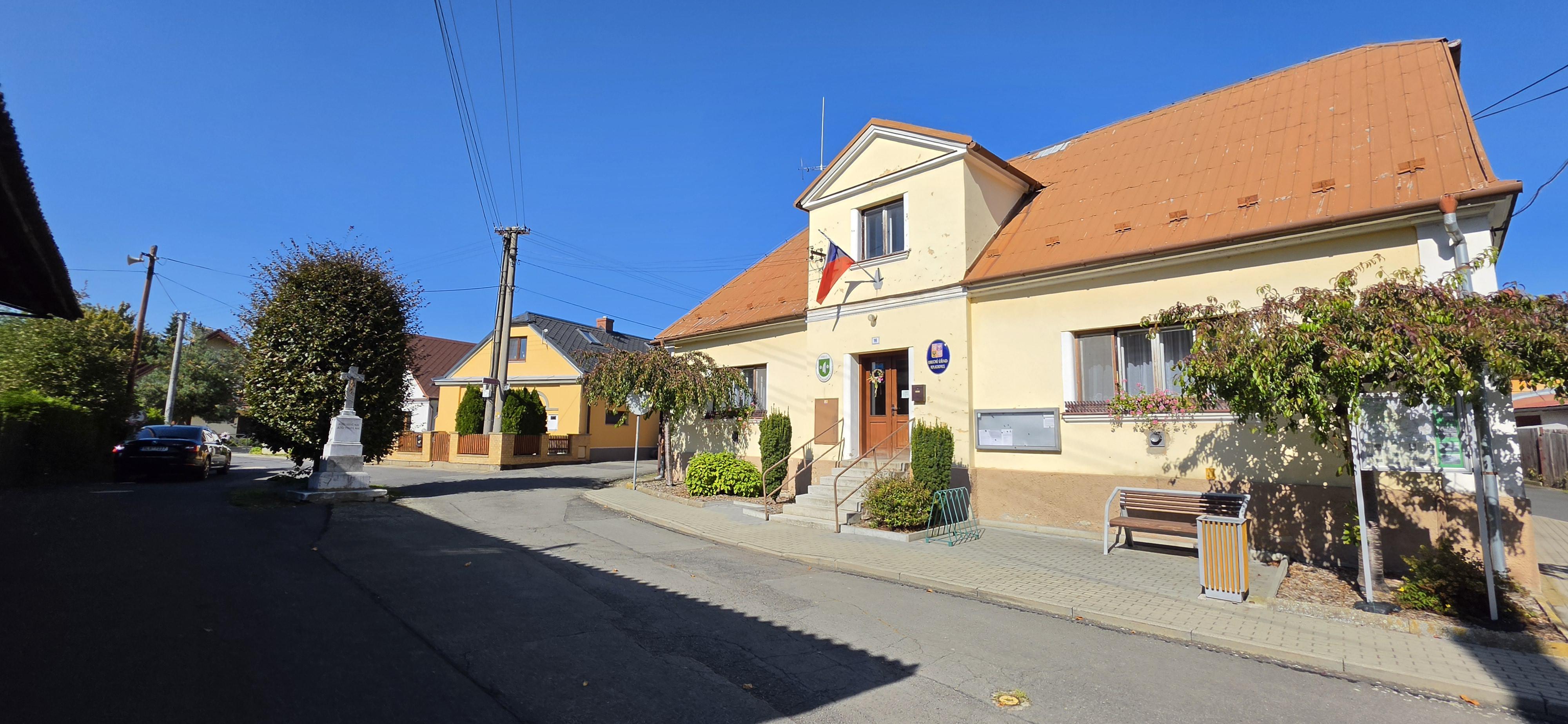 Neplachovice - obecní úřad foto 5