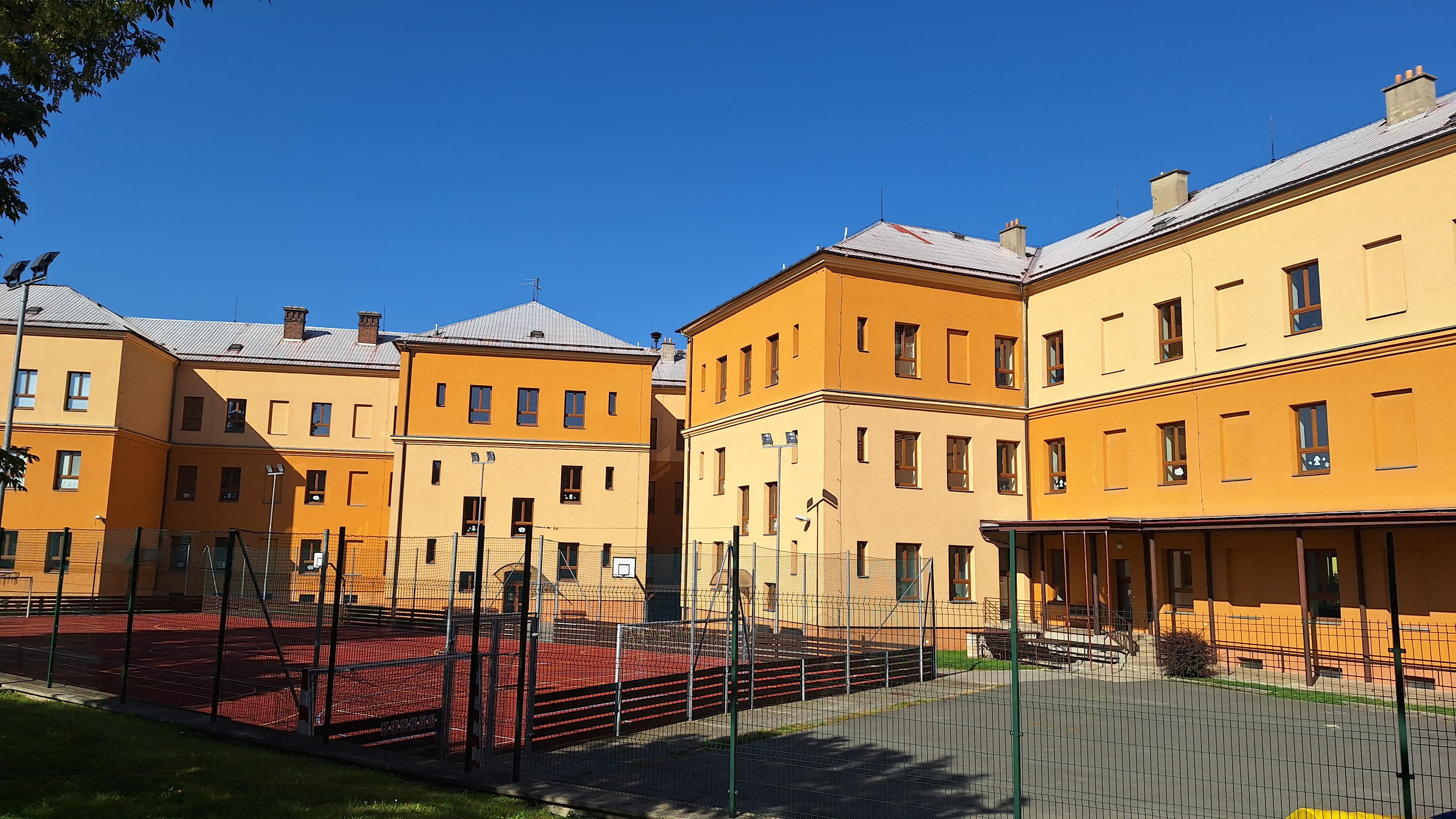 ZŠ Šternberk, náměstí Svobody foto 2