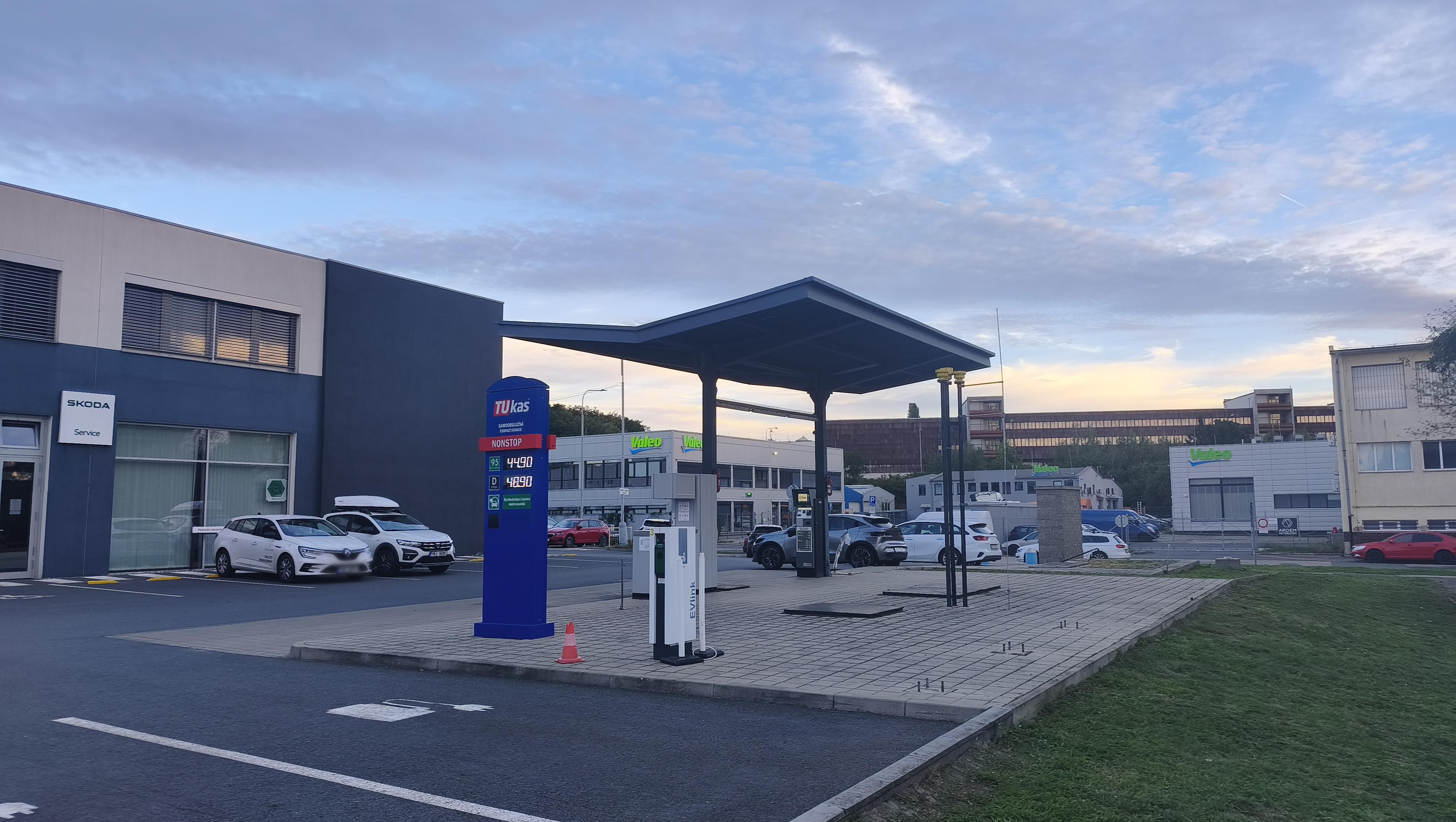 Rychlonabíjecí stanice elektromobilů