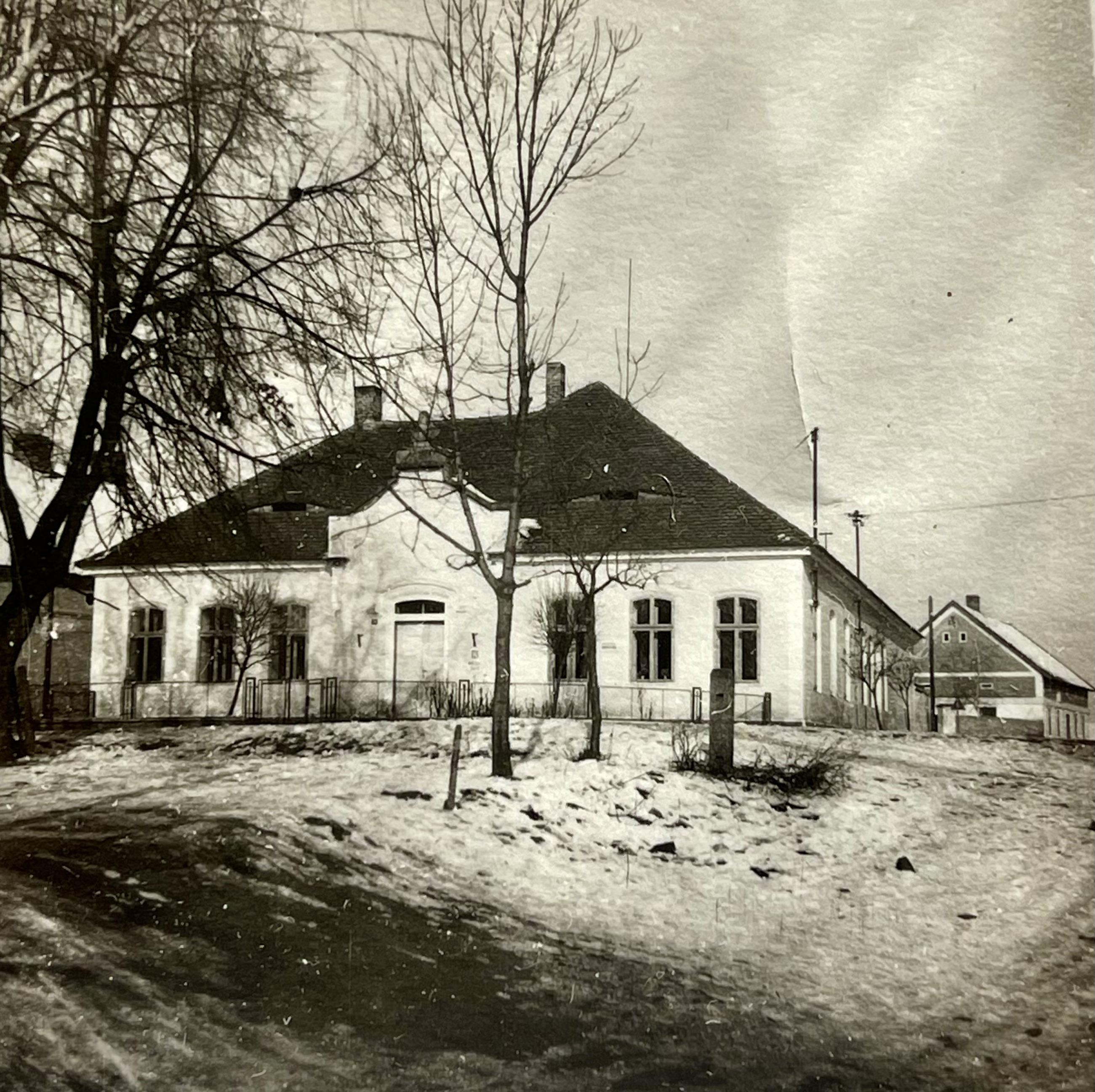 Osečany - obecní úřad foto 2