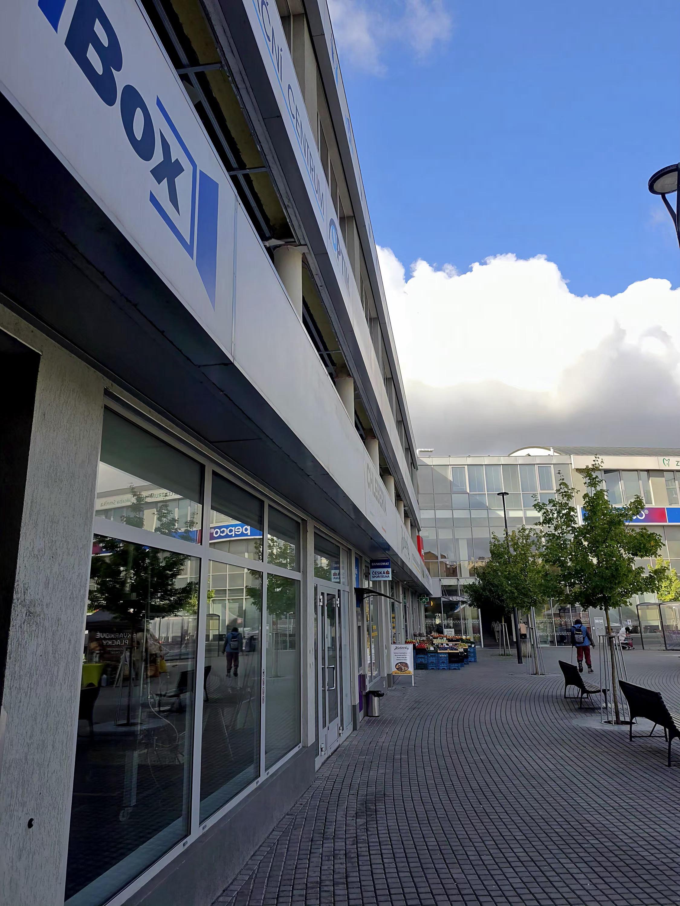 Obchodní centrum Hloubětín foto 3