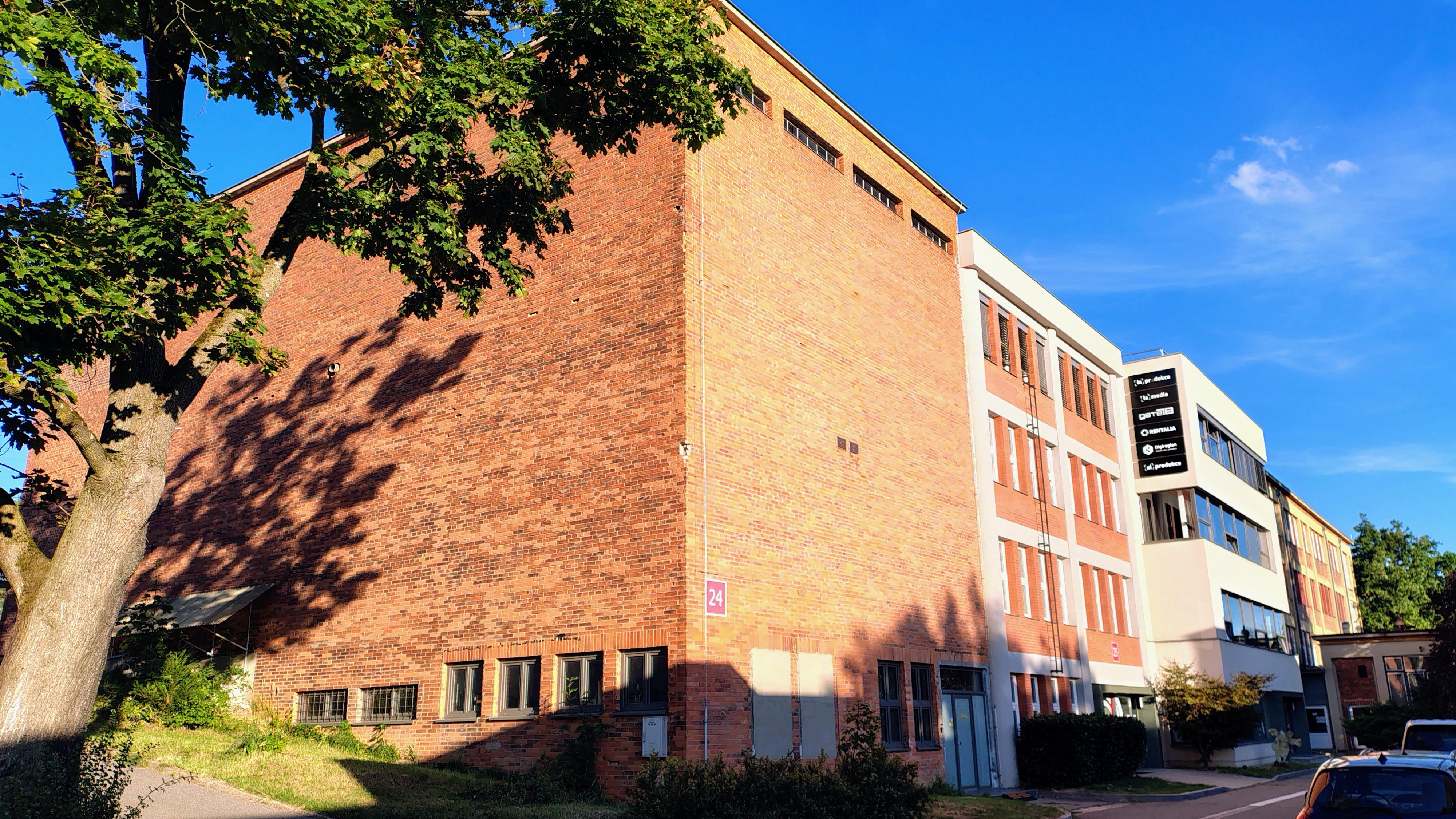 Střední škola filmová, multimediální a počítačových technologií - Creative Hill College foto 3