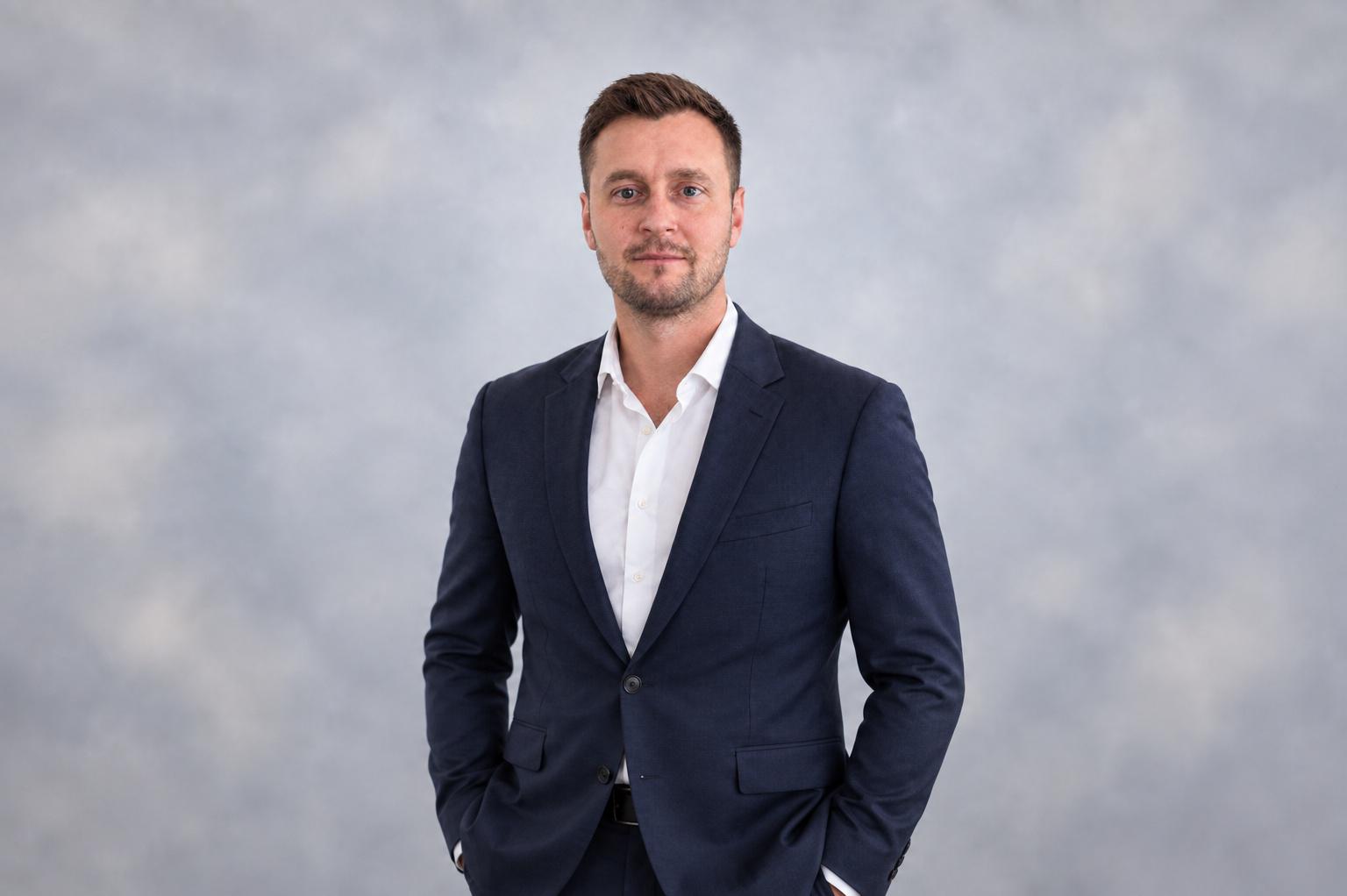 Oto Němček, FINANCES