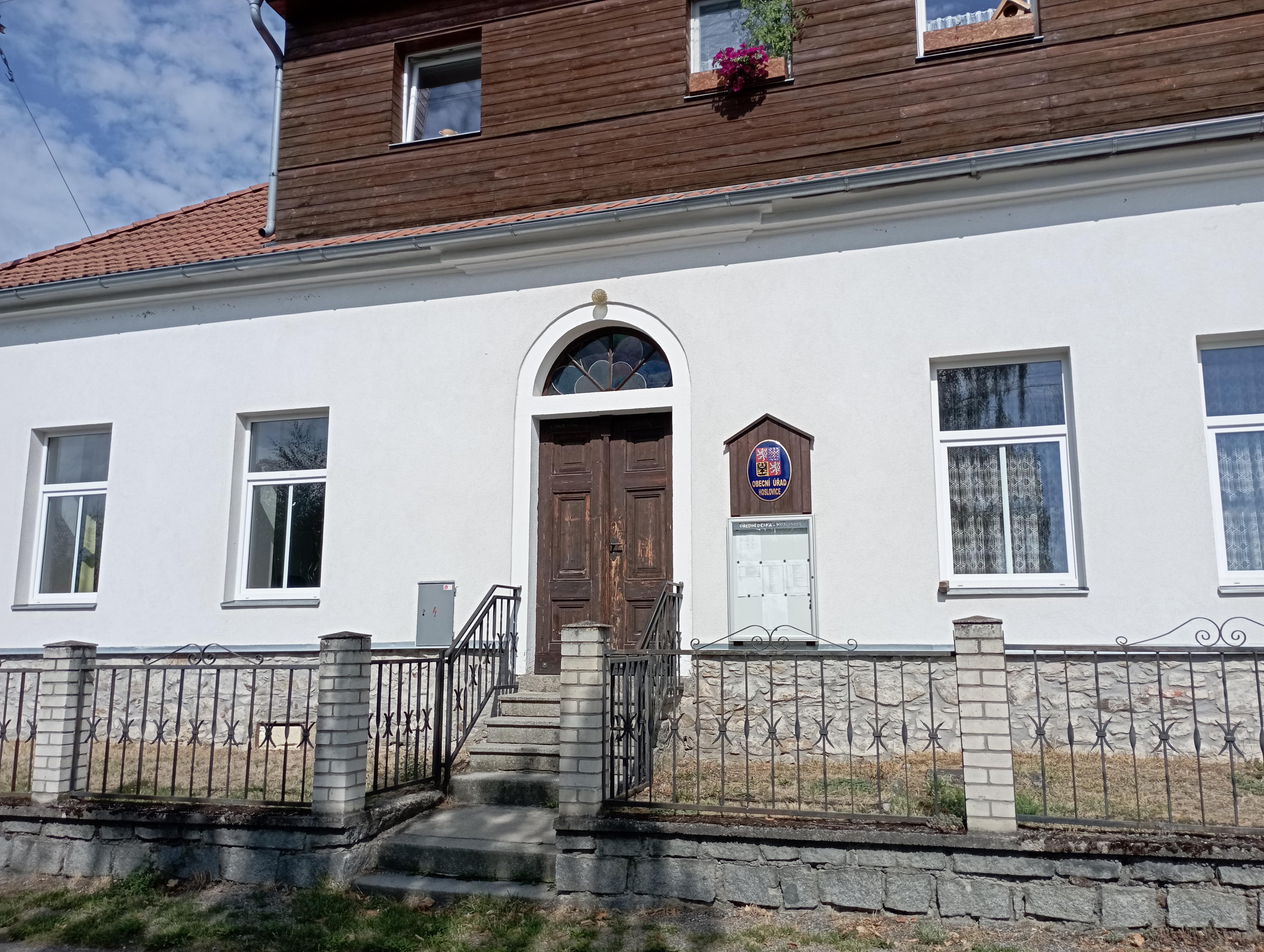 Hoslovice - obecní úřad foto 5