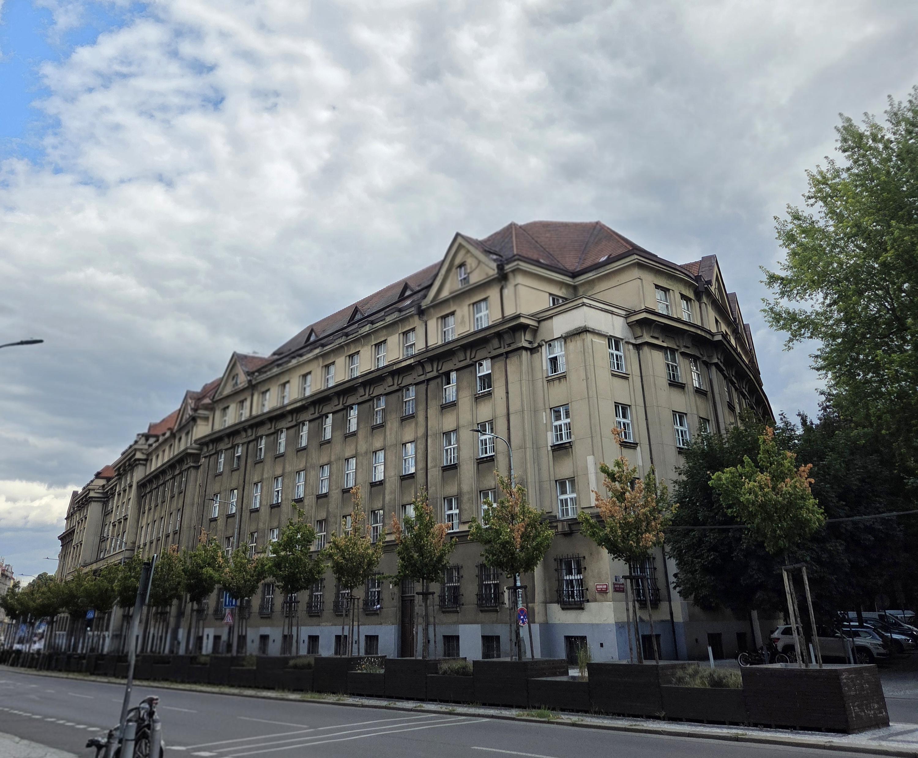 Ministerstvo obrany - Odbor nakládání s nepotřebným majetkem foto 1