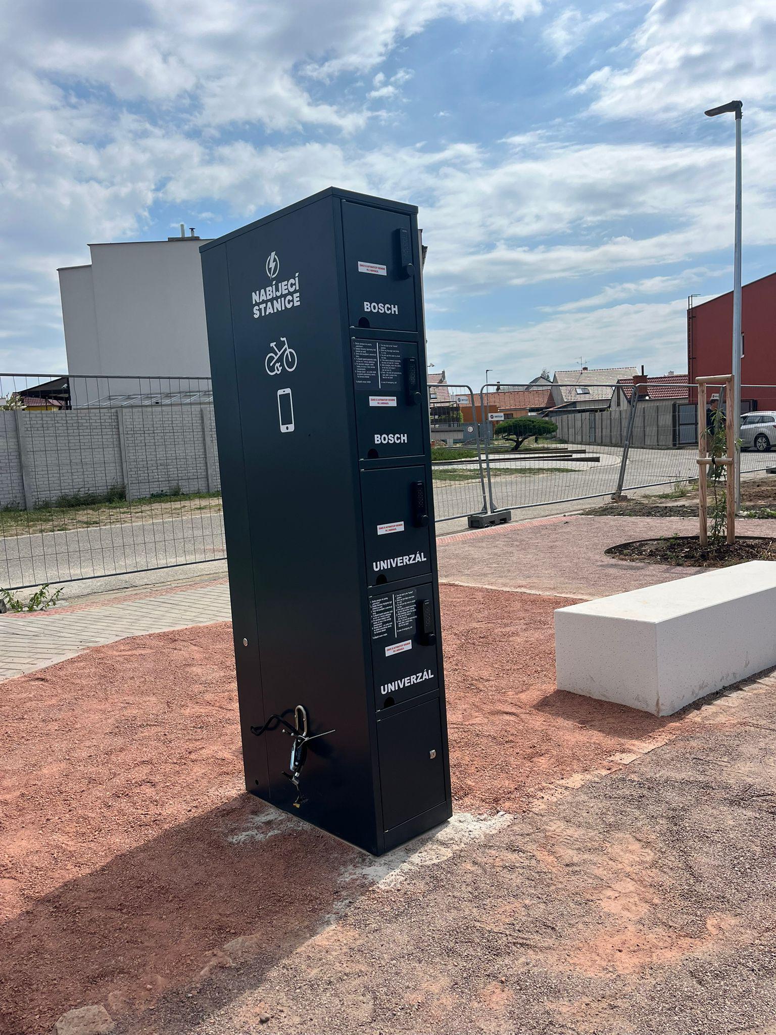 Nabíjecí stanice pro elektrokola a mobilní zařízení foto 1