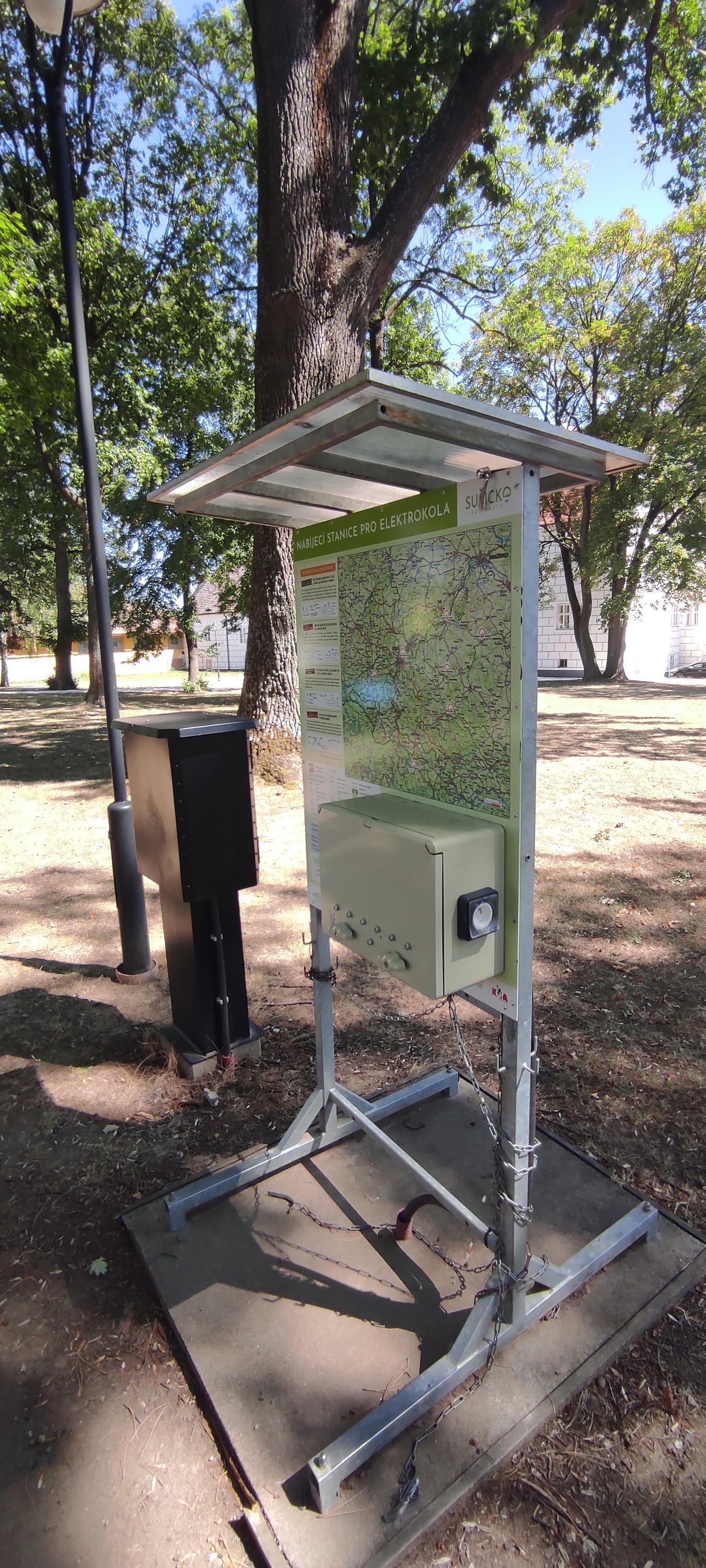 Nabíjecí stanice Zámecký park Žichovice foto 5