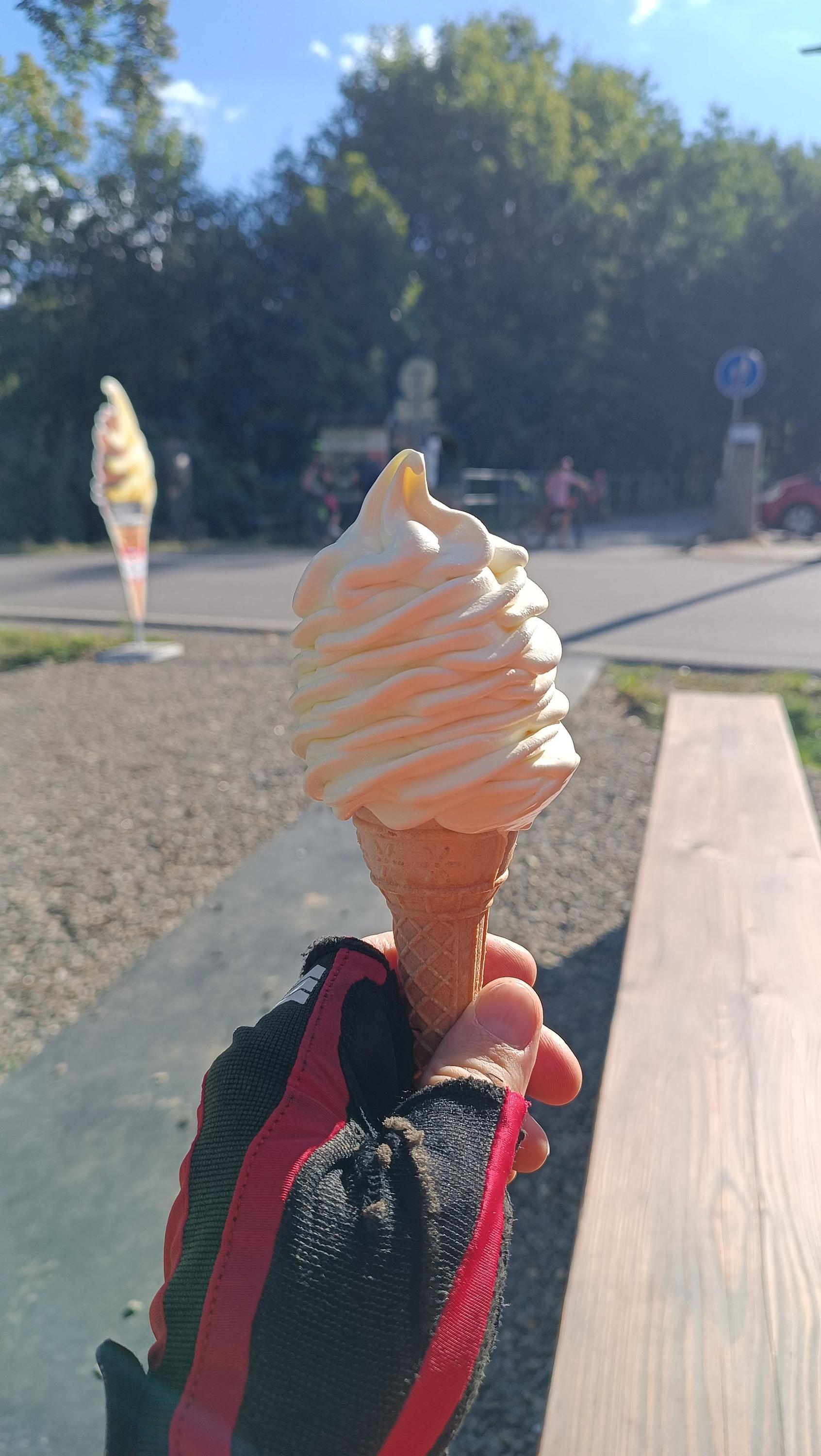 Zmrzlinový stánek Sázava foto 2