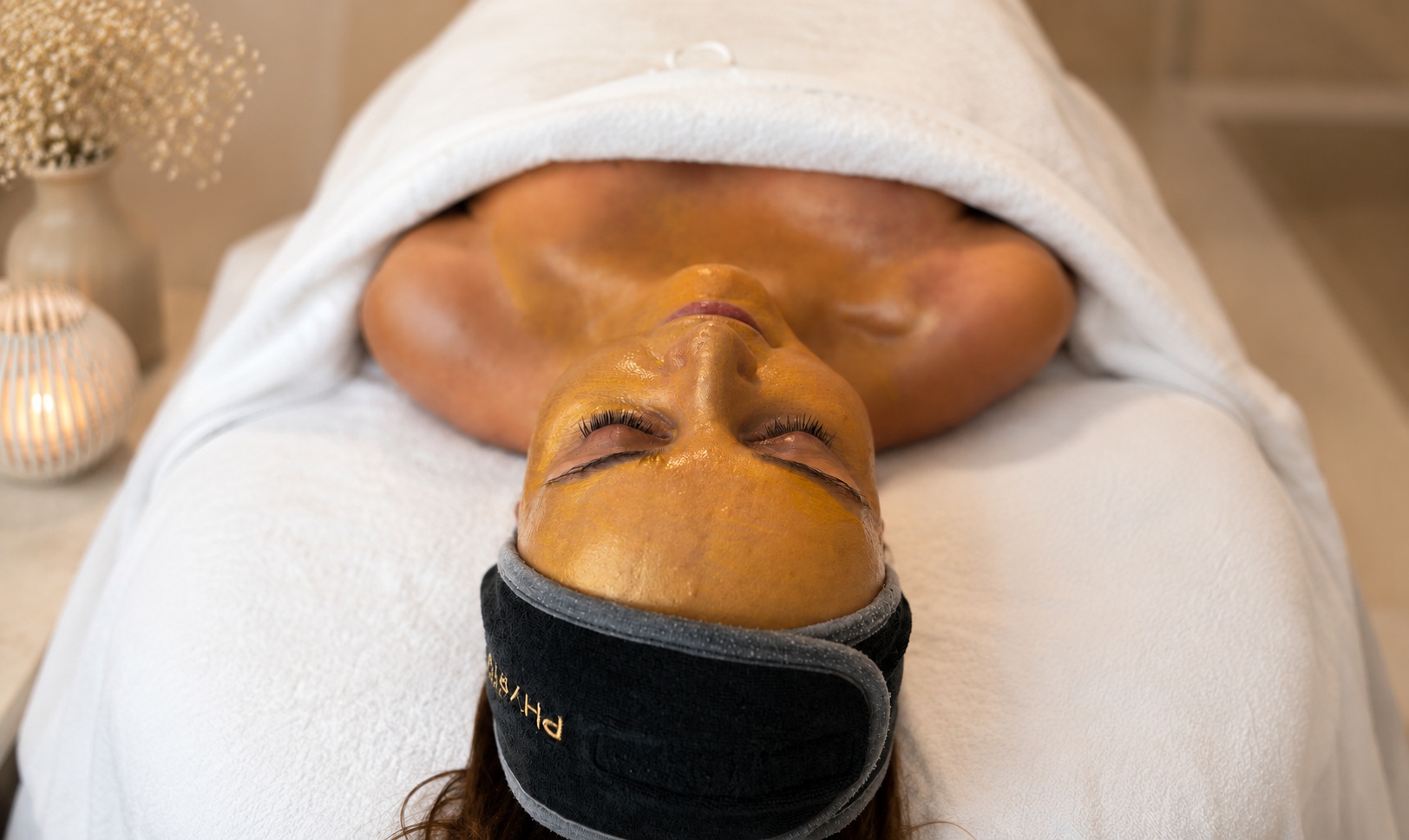 Luxusní anti-age péče se zlatou maskou a intenzivní ampulí