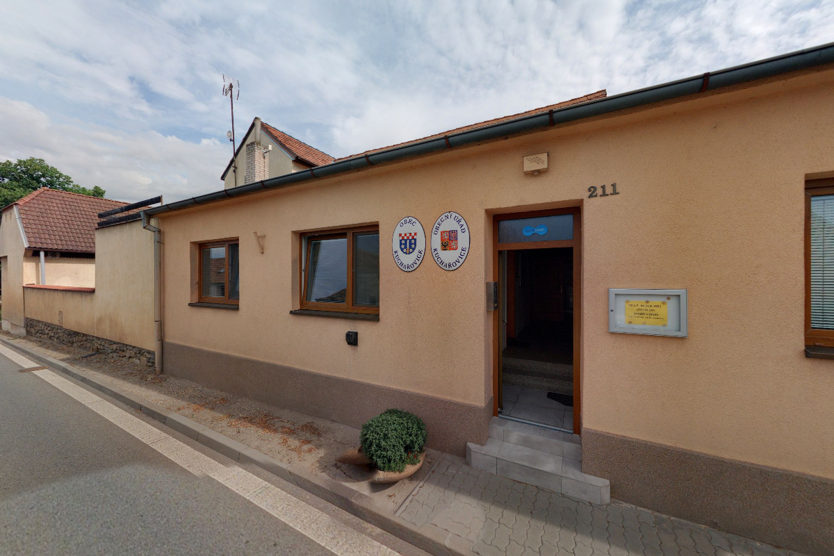 Kuchařovice - obecní úřad foto 3