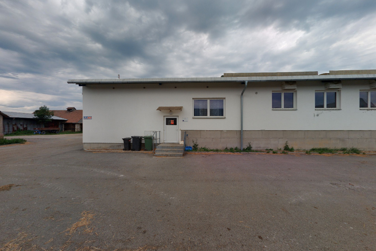 Mlékomat Farma Křeč – ZD Černovice foto 1