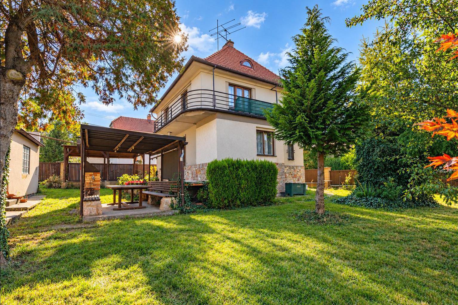 Vila v Řevnicích s osobitým kouzlem a potenciálem