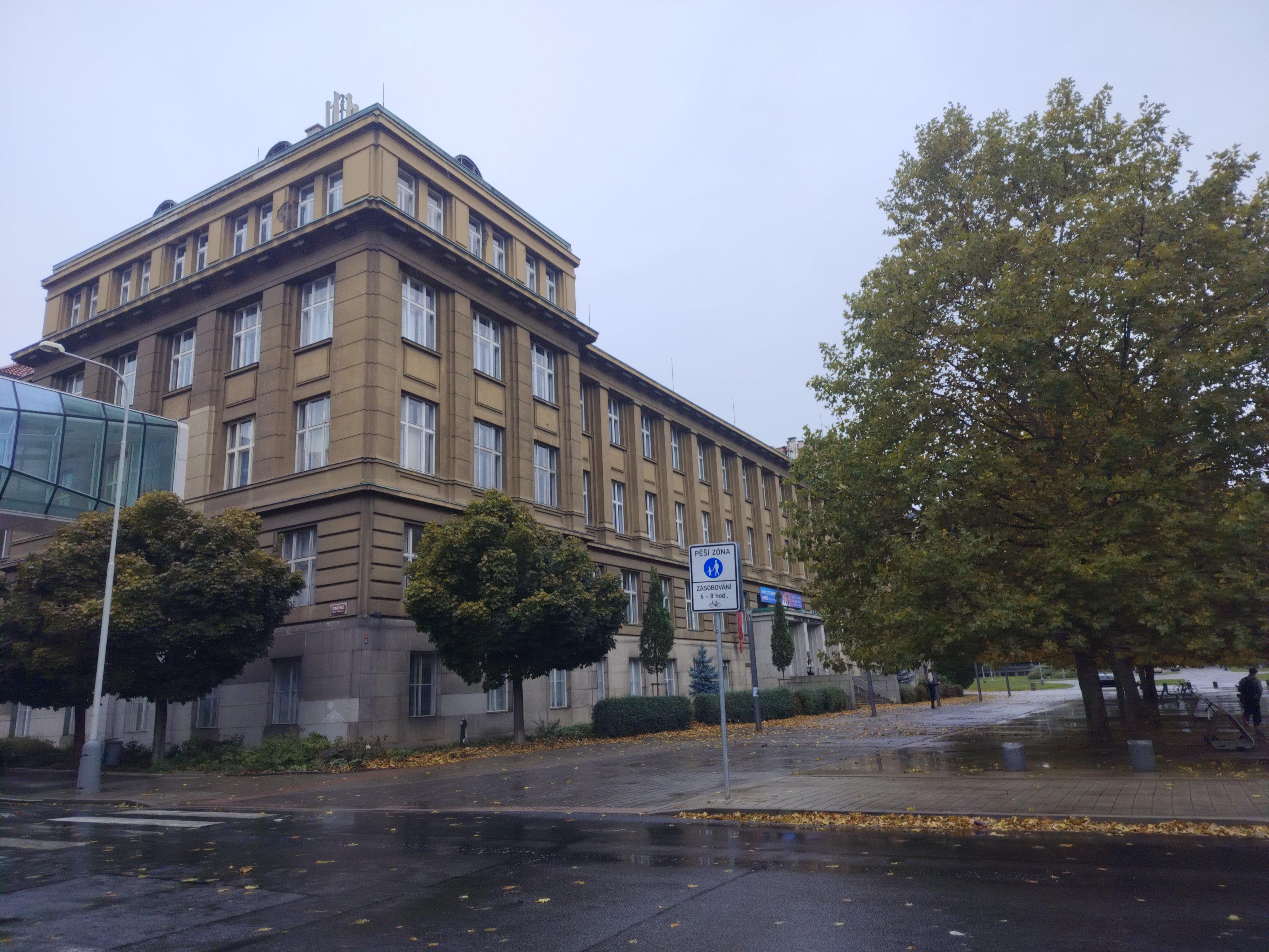 Mineralogické sbírky ústavu chemie pevných látek VŠCHT Praha foto 1