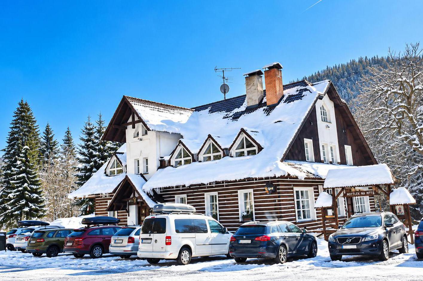 HOTÝLEK NA MÝTĚ A RESTAURACE