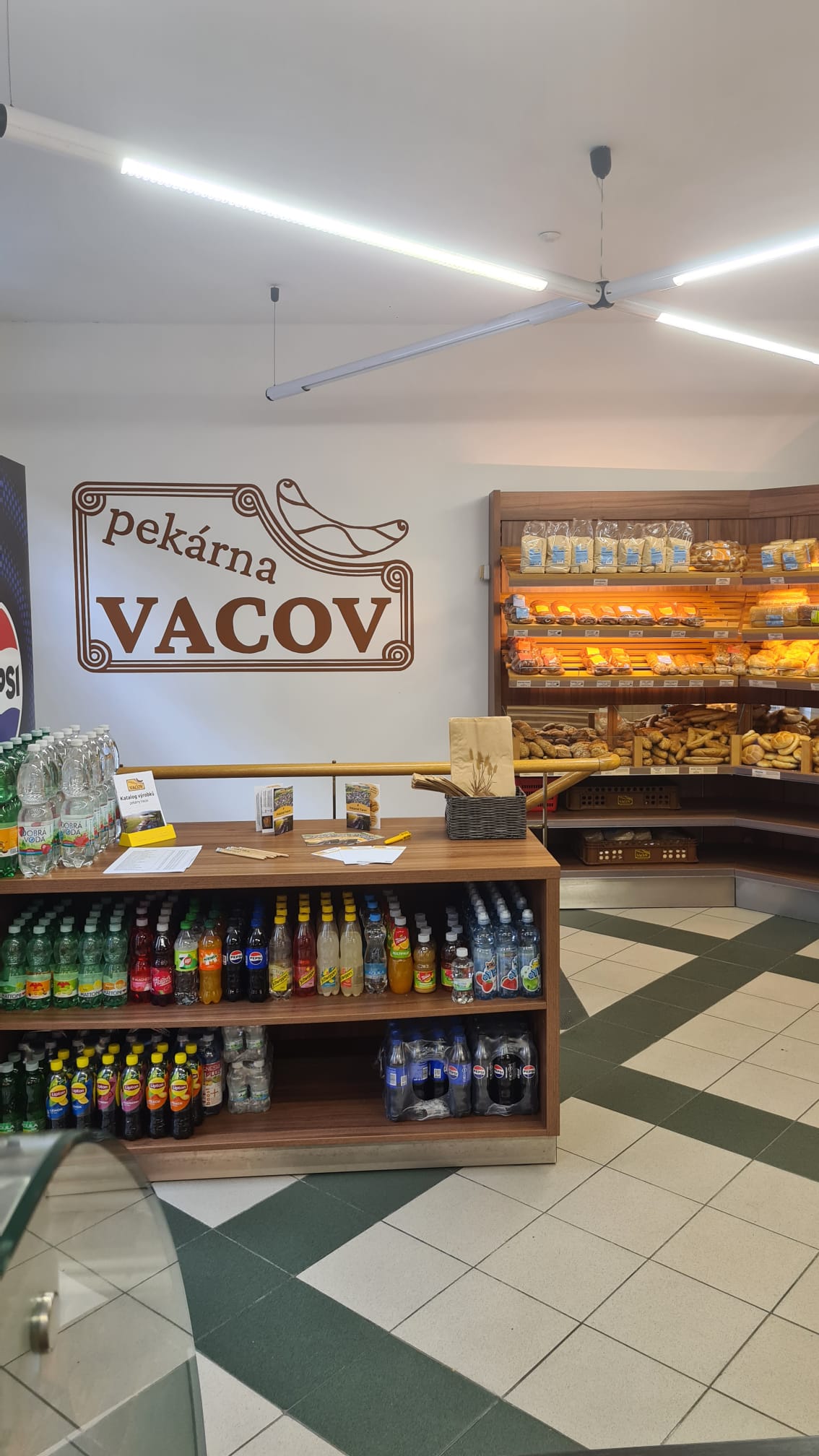 Prodejna pečiva Dvořákova ČB - Pekárna Vacov foto 1