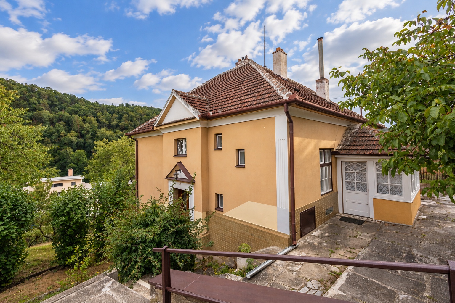 Prvorepublikový dům 7+1 v Bílovicích nad Svitavou