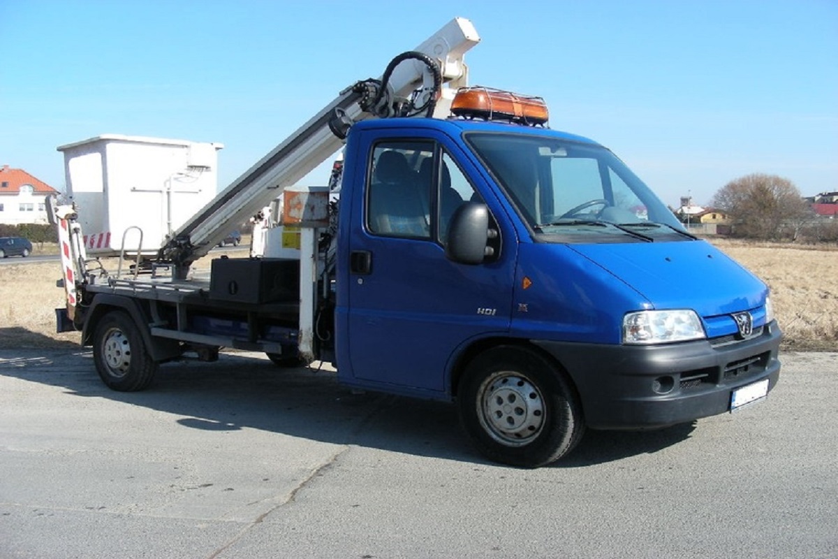 Pronájem terénní pracovní plošiny 4x4 Milan Majíček