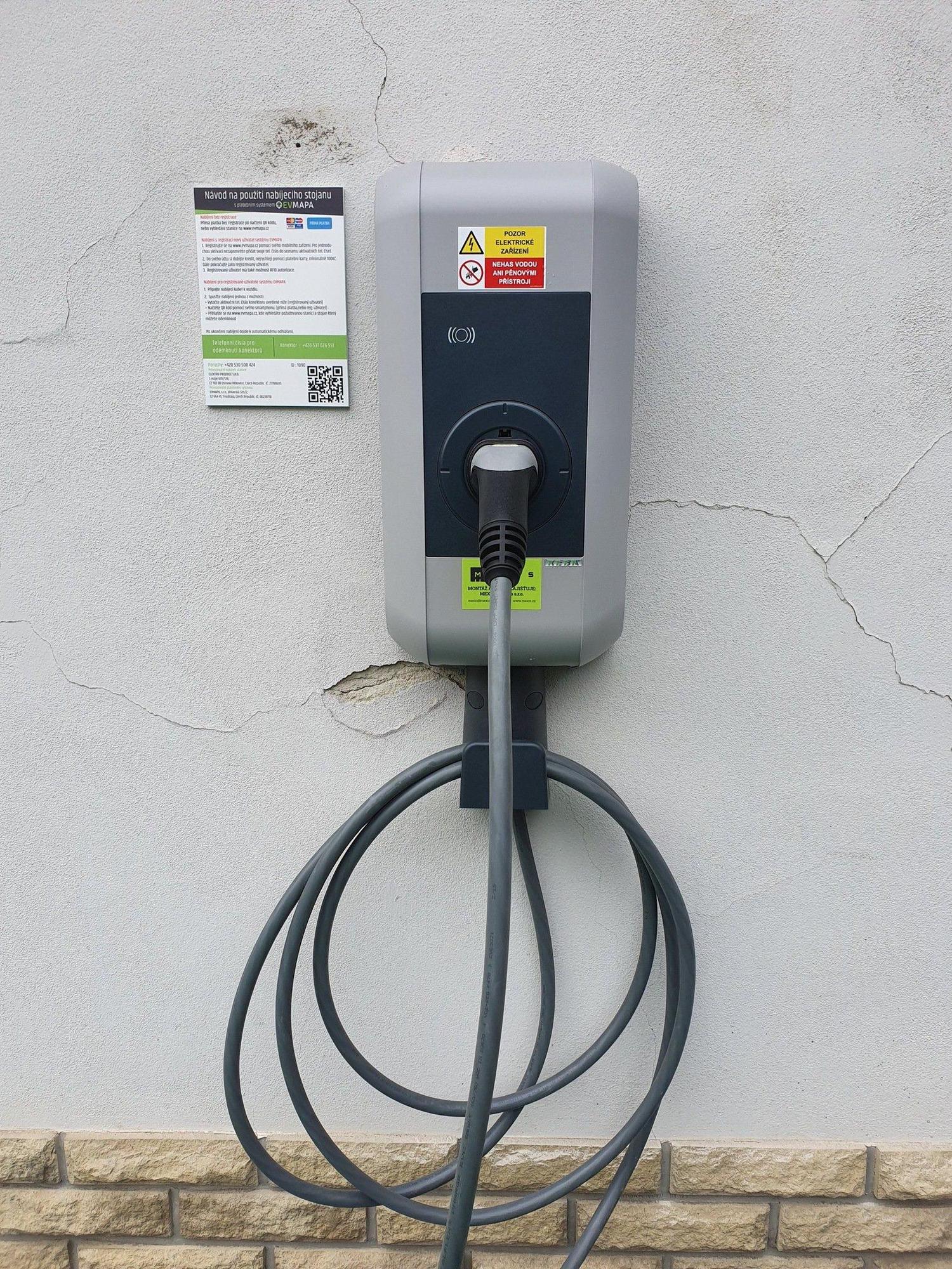 Nabíjecí stanice pro elektromobily foto 2