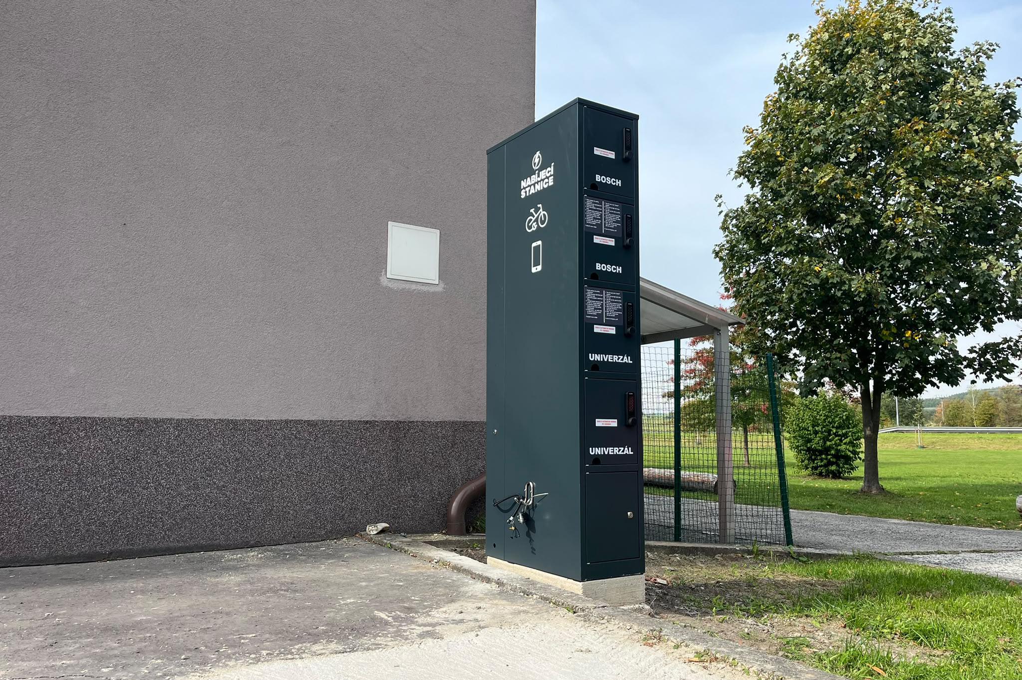 Nabíjecí stanice pro elektrokola a mobilní zařízení