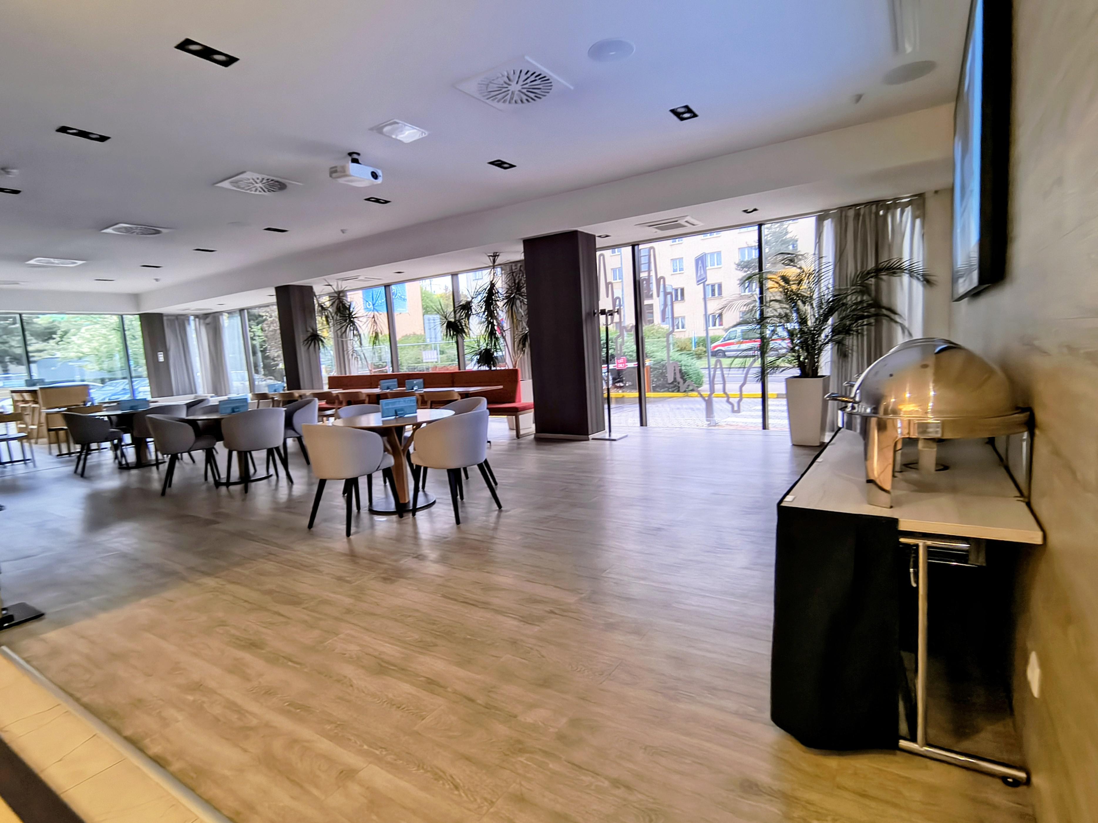 B-Lounge
