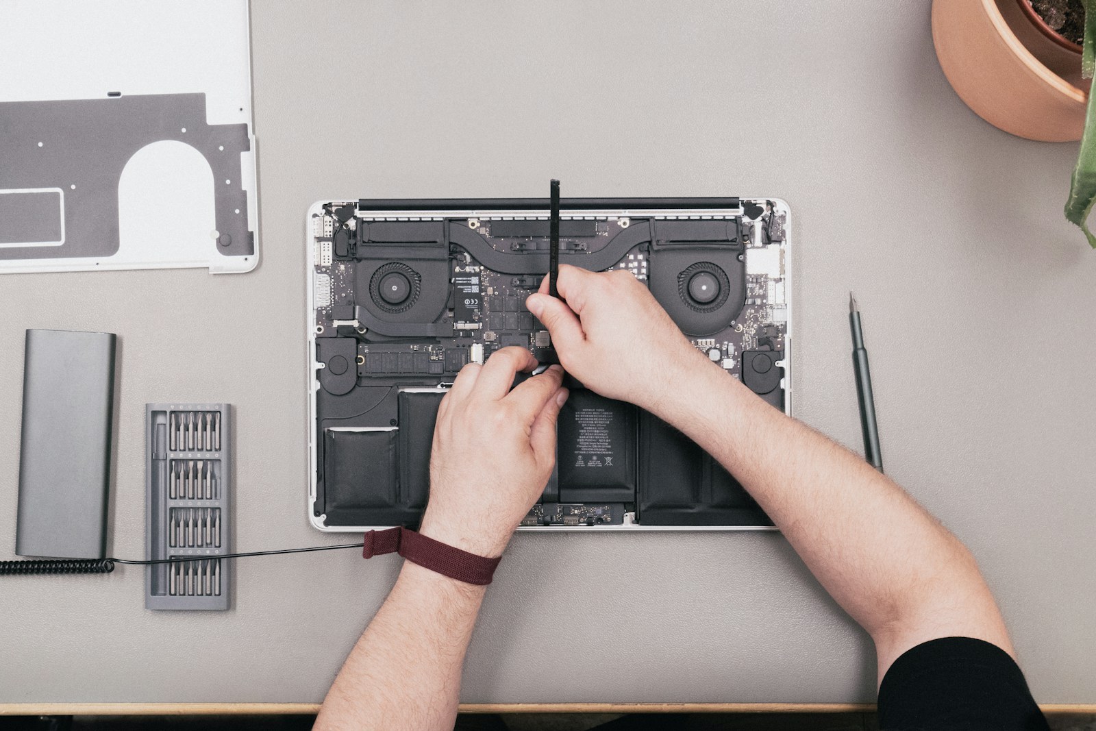 Repas displeje MacBook Air a MacBook Pro 13 palců