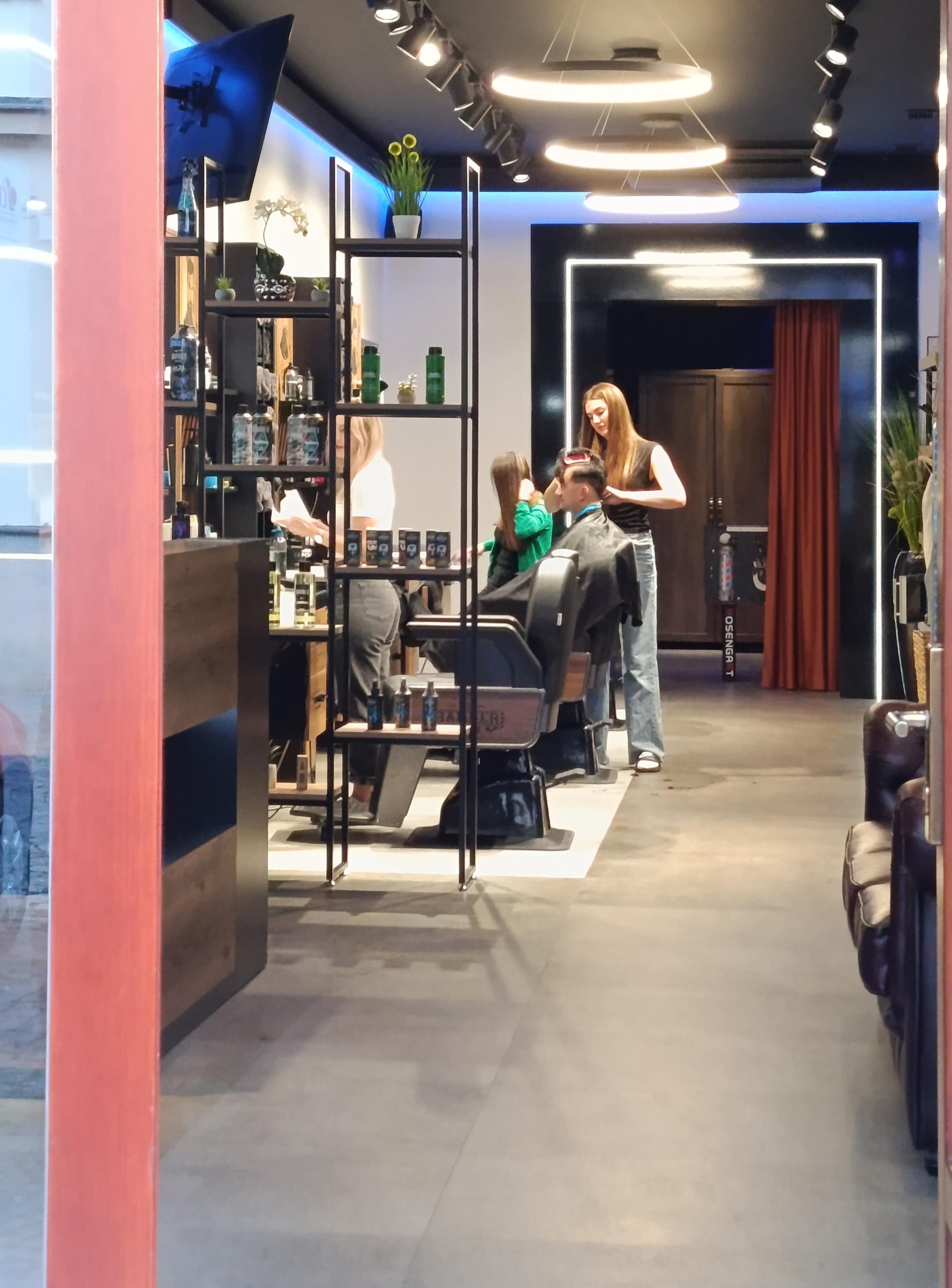 Noble Wolf Barber Shop foto 2