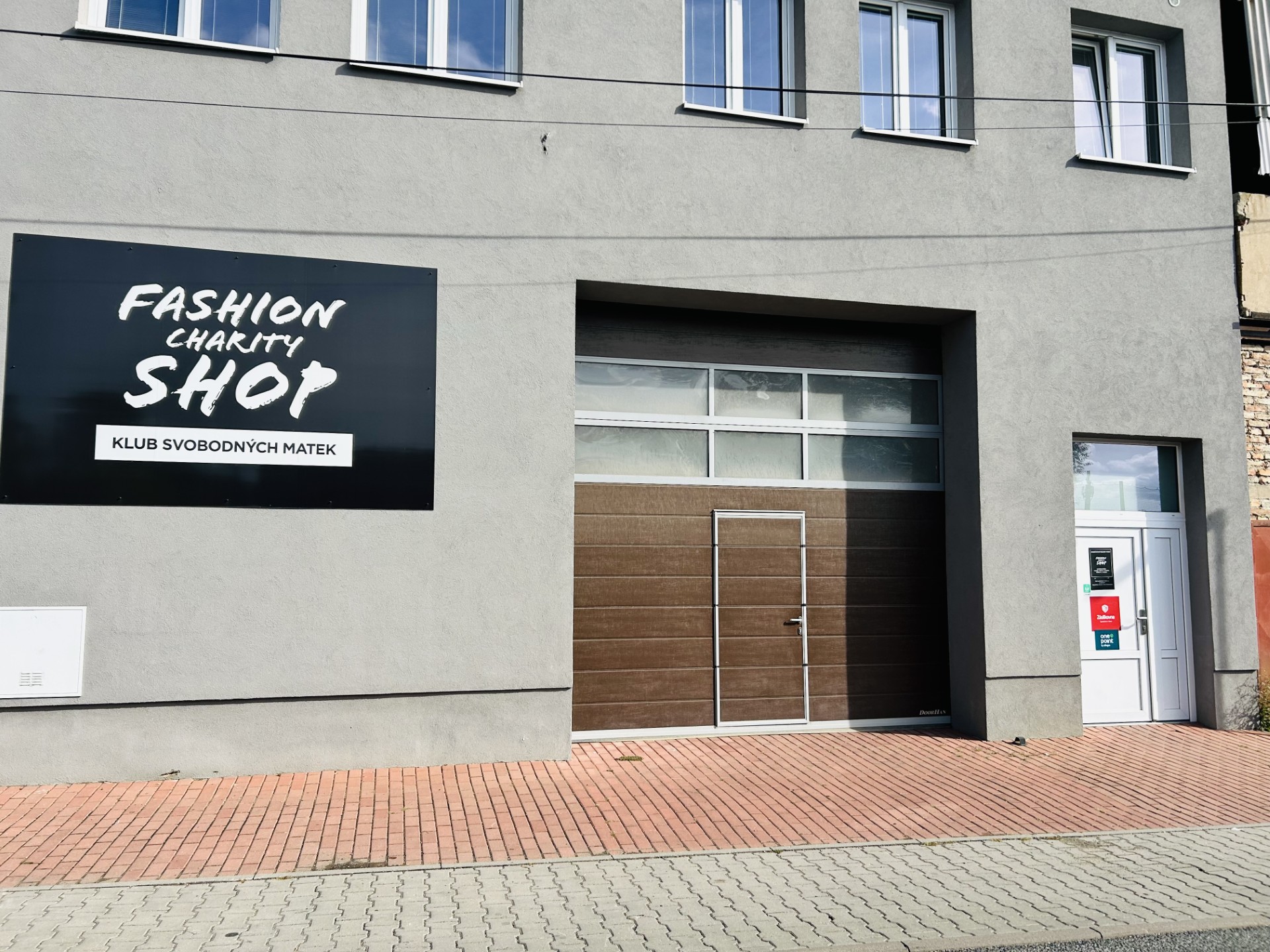Fashion Charity Shop Hovorčovice foto 4