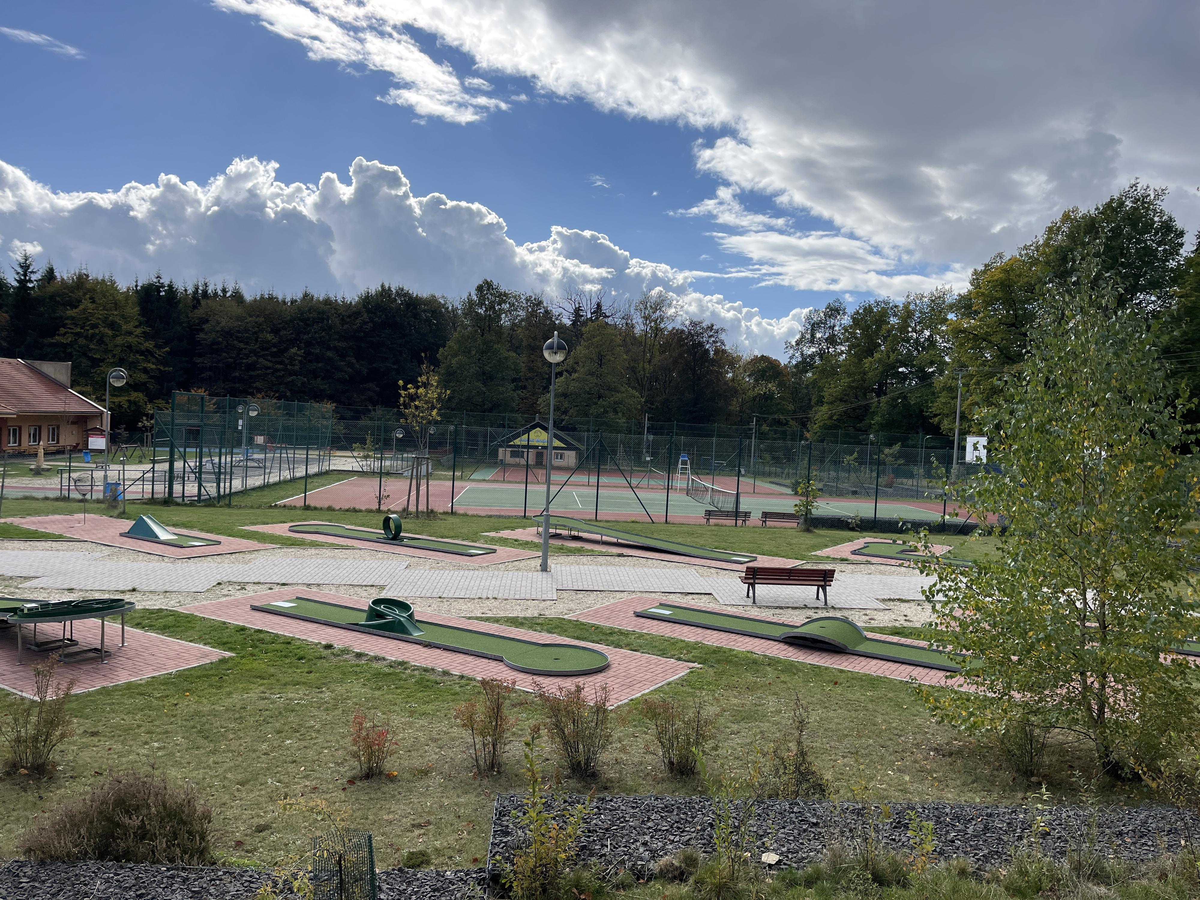 Minigolf - Sportovní areál vrch Háj foto 2