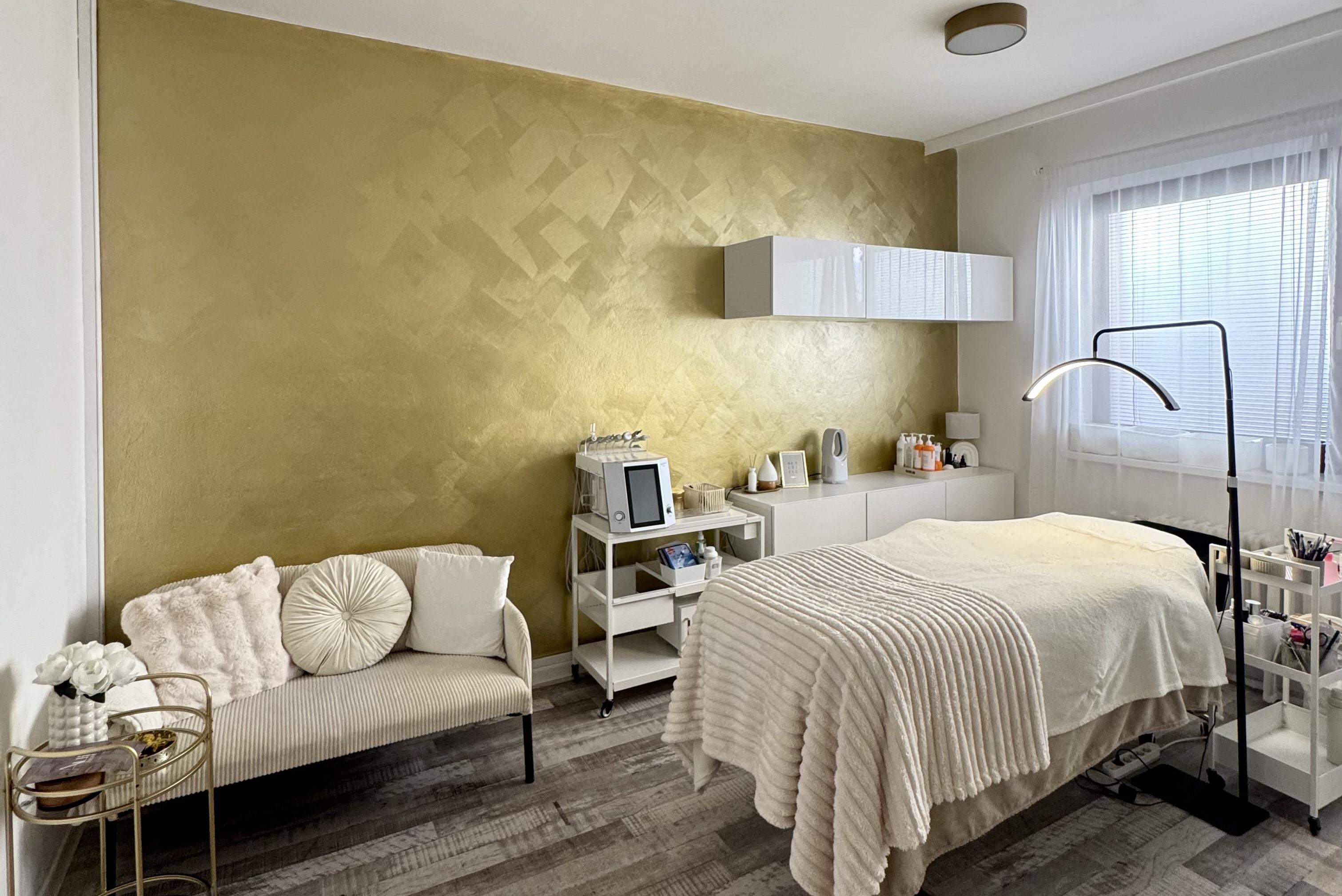 Aura Beauty Salon