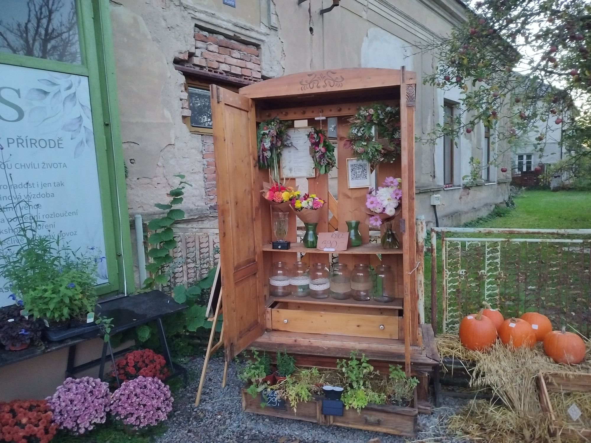 PS s láskou k přírodě - květinová skříň foto 1