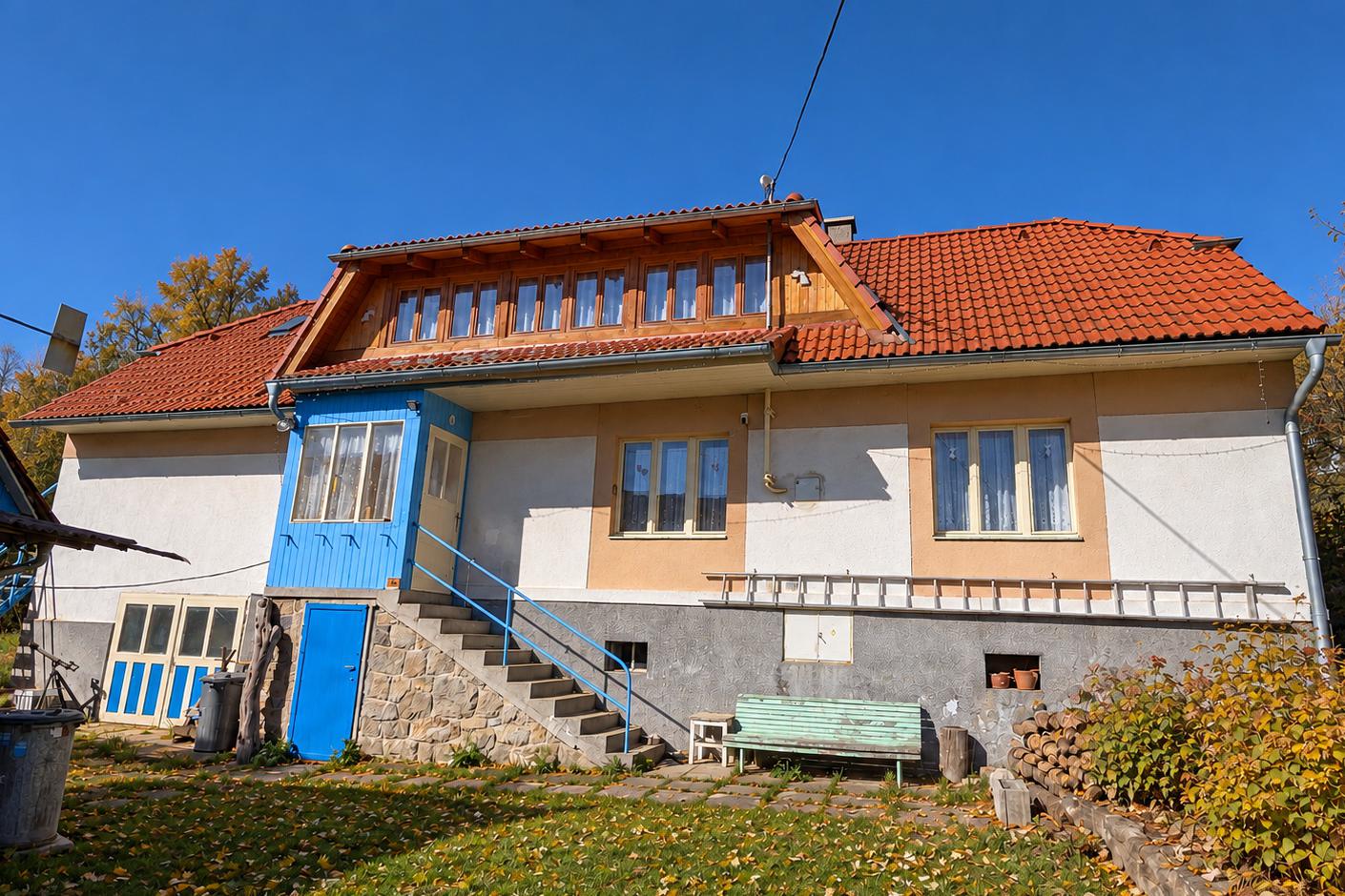 DŮM POD HRADEM KAŠPERK - NEZDICE NA ŠUMAVĚ-SLEVA