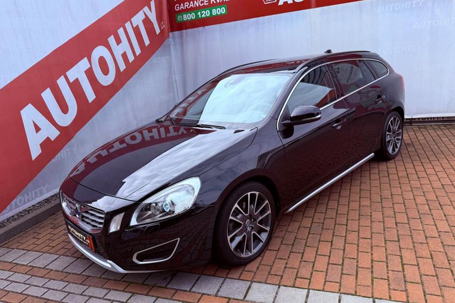 ŘÍJEN V AUTOHITECH: Volvo V60 D2 Cross Country