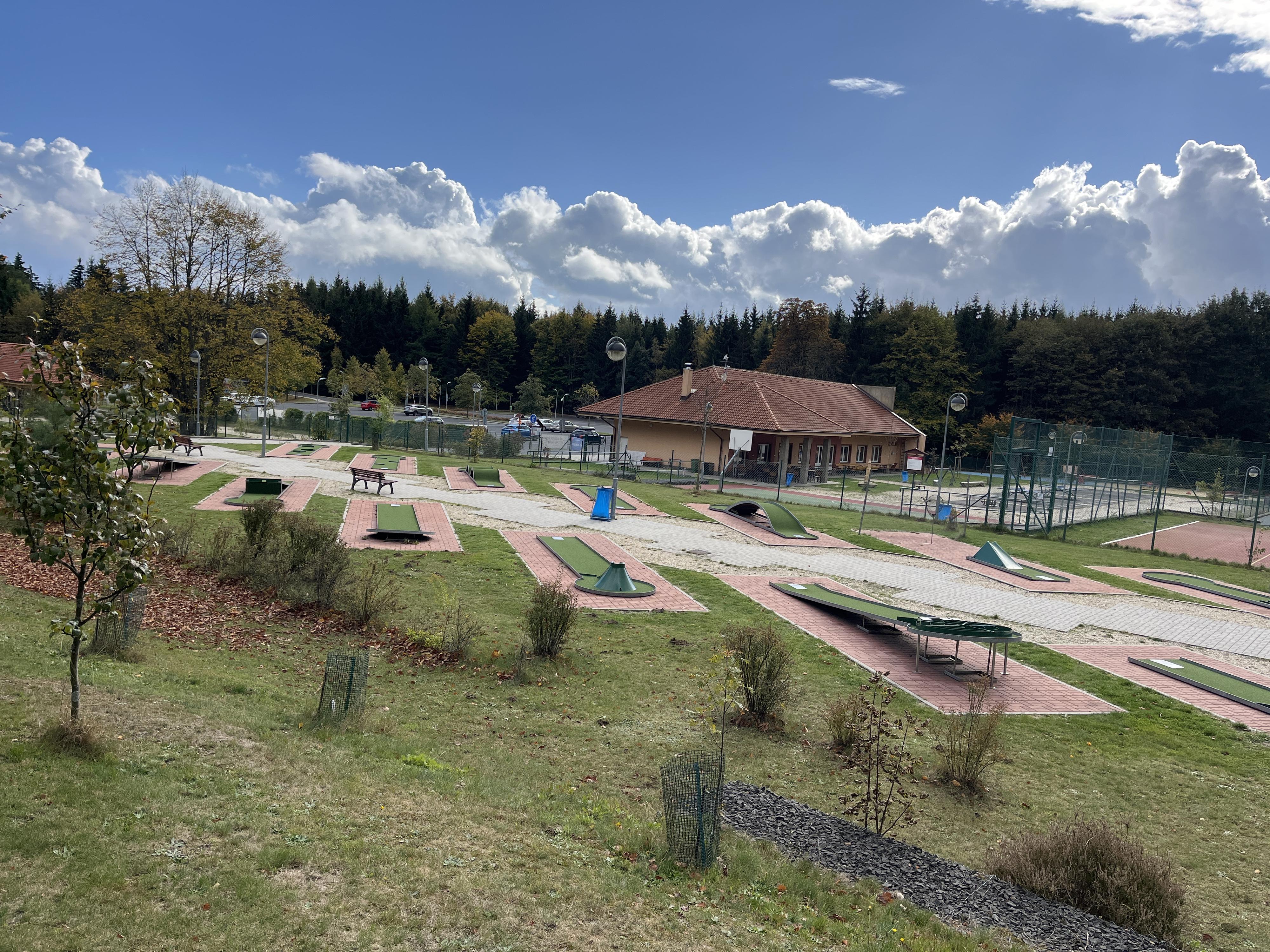 Minigolf - Sportovní areál vrch Háj foto 3