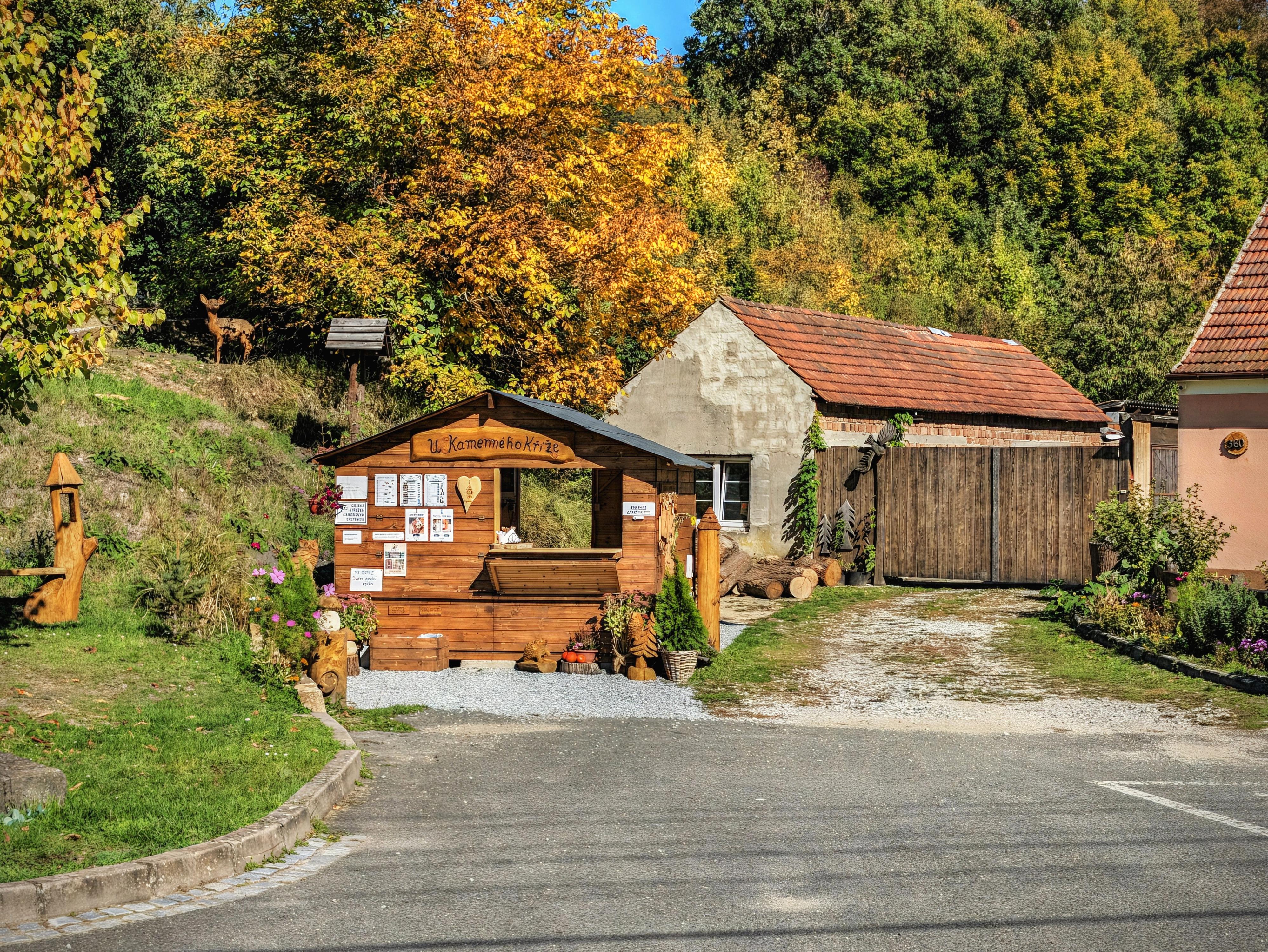 U kamenného kříže foto 2