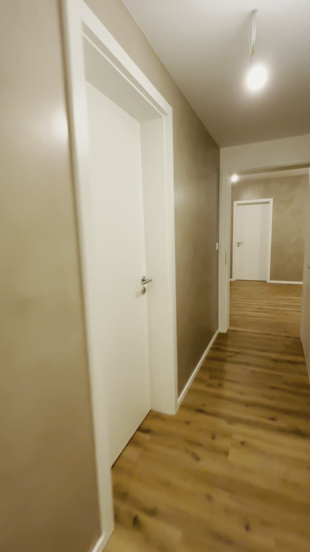 Dost Dobrý Stěny foto 2 (náhled videa)