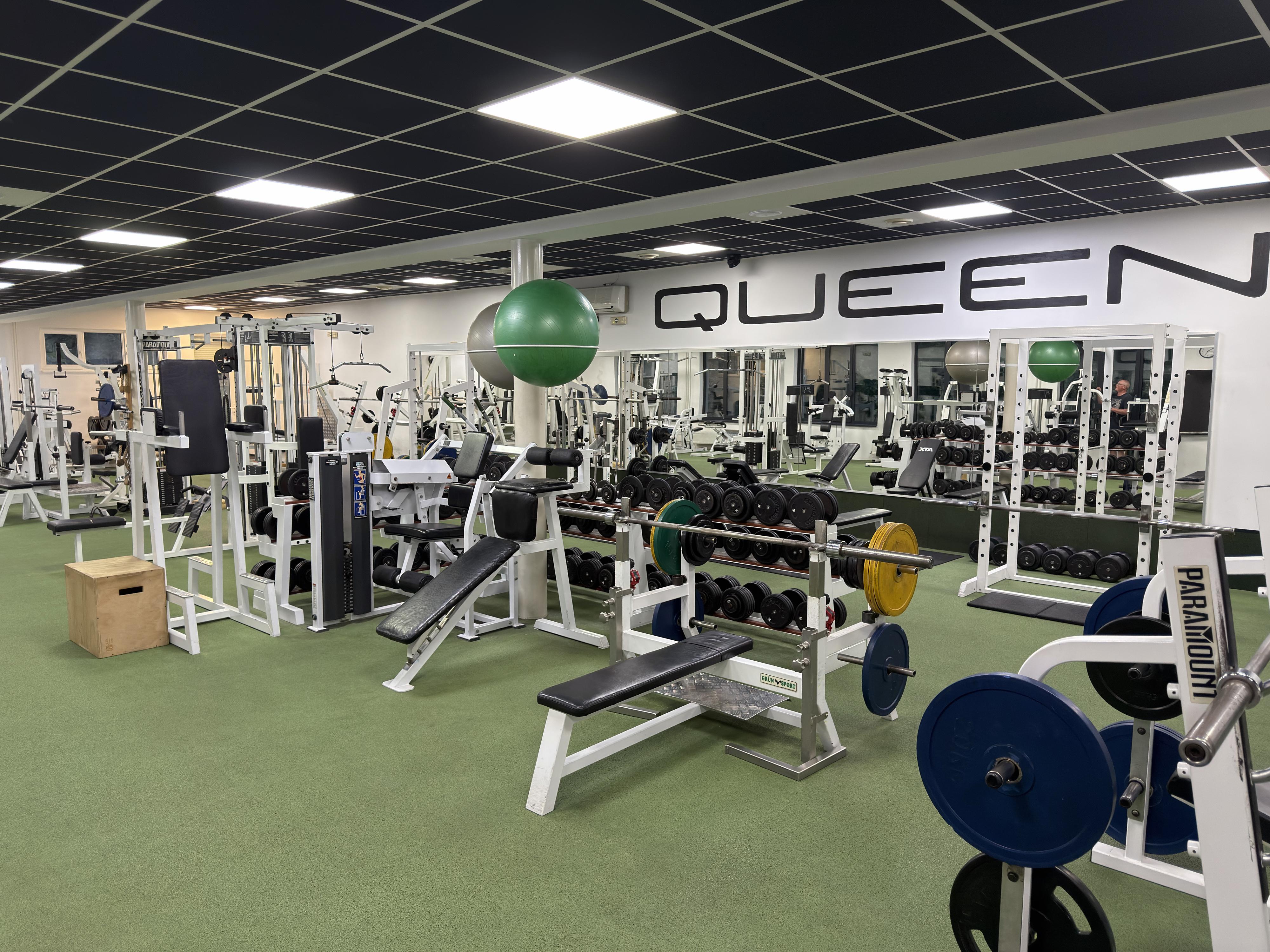 Queen club