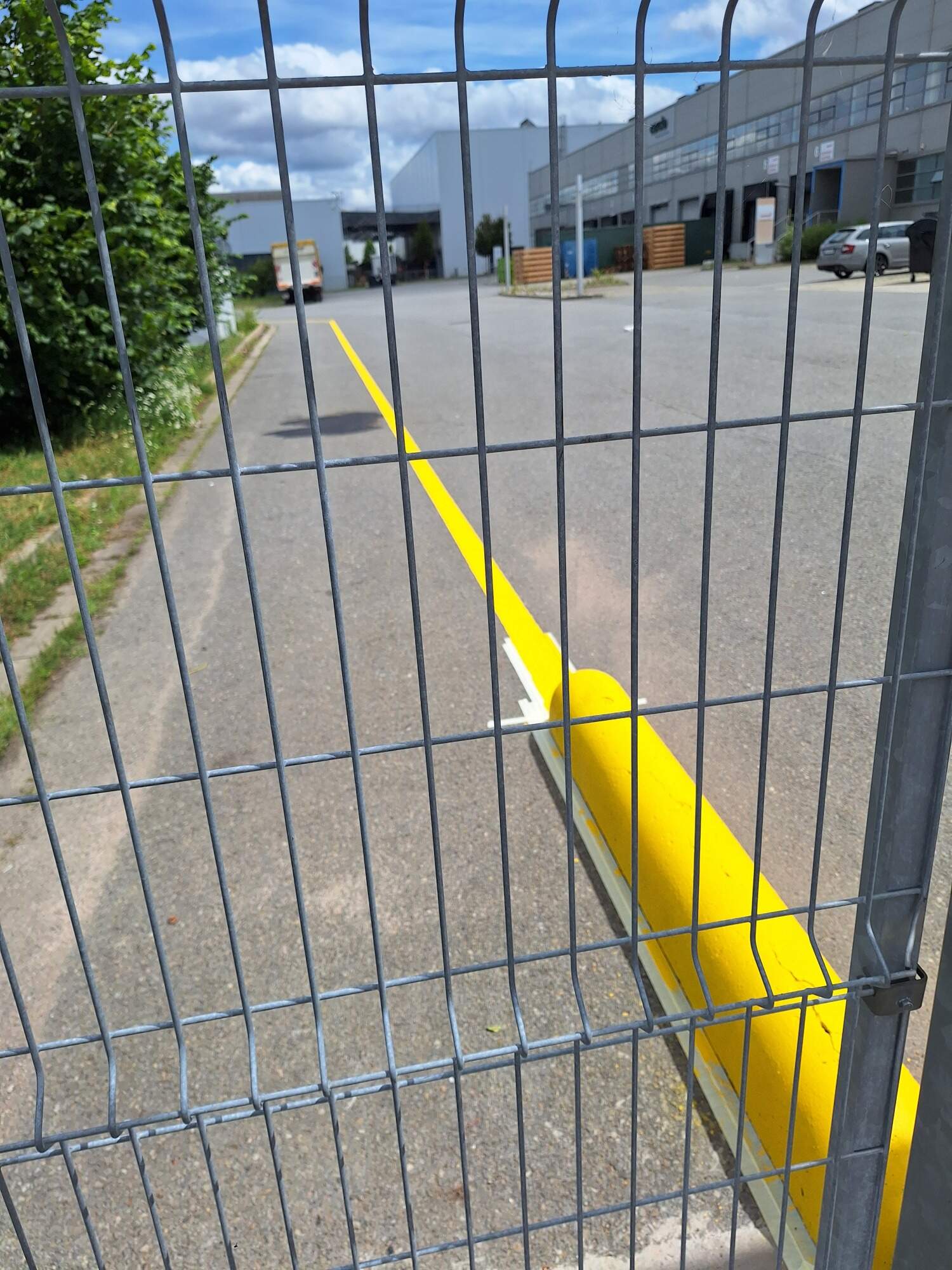 Bezpečnostní podlahové značení do hal | Průmyslové značení foto 5
