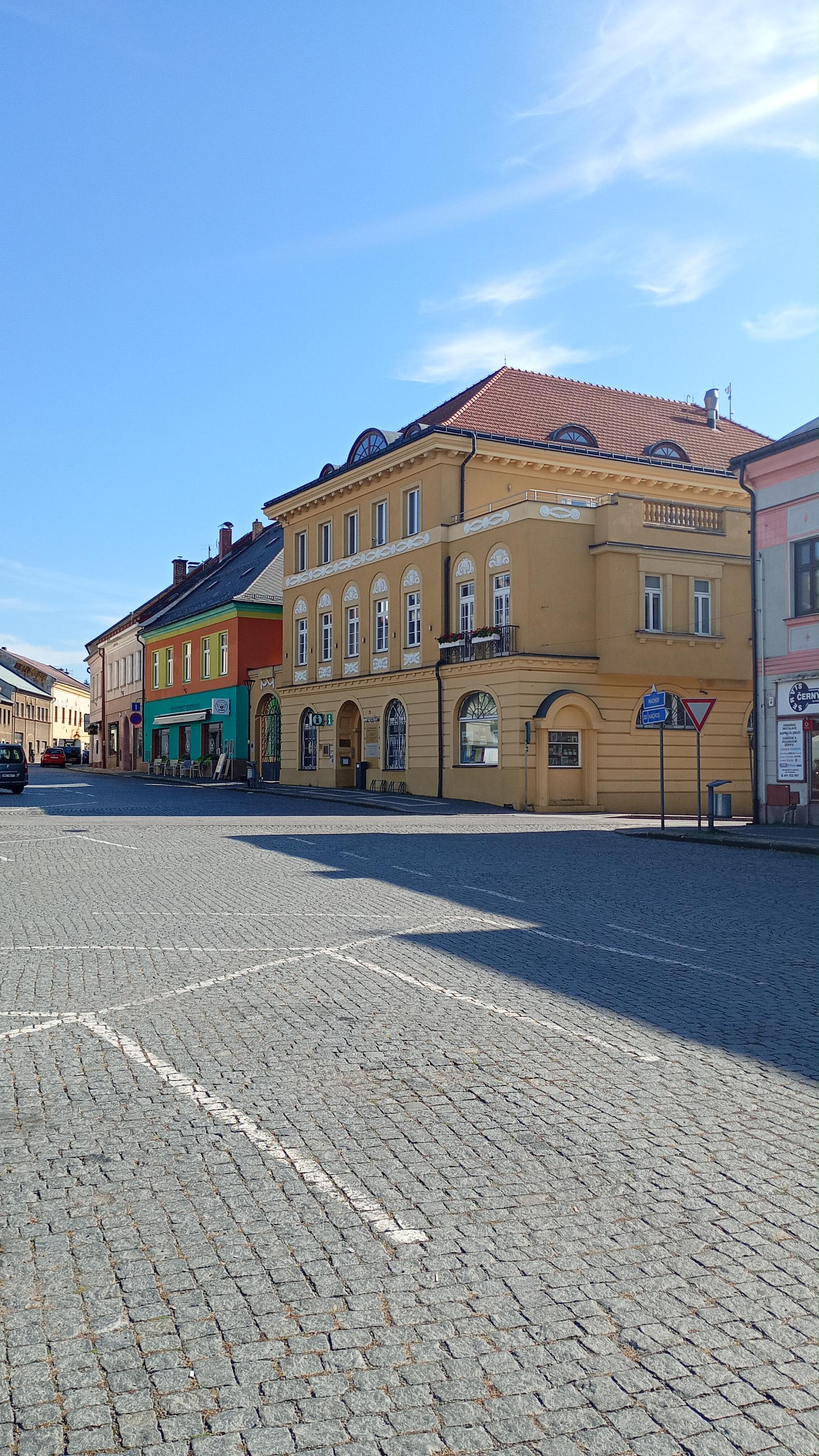 Knihovna města Police nad Metují foto 2