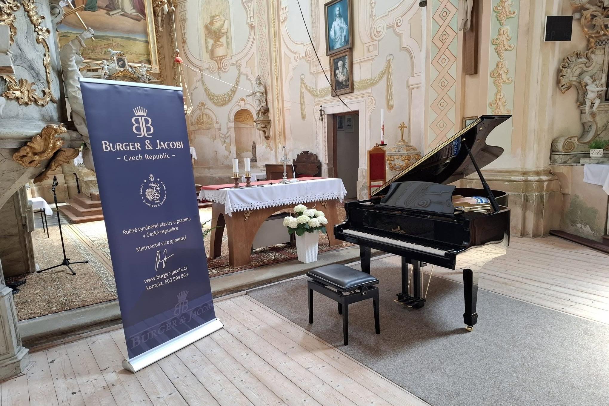 Black & White piano s.r.o.