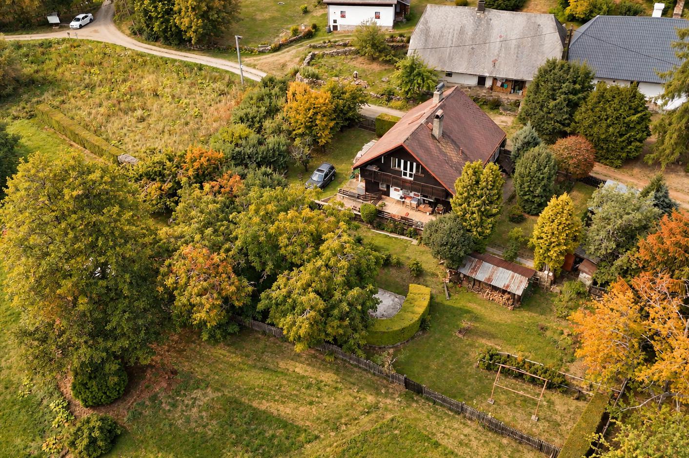 DŮM PRO MILOVNÍKY KLIDU A PŘÍRODY S VÝHLEDEM