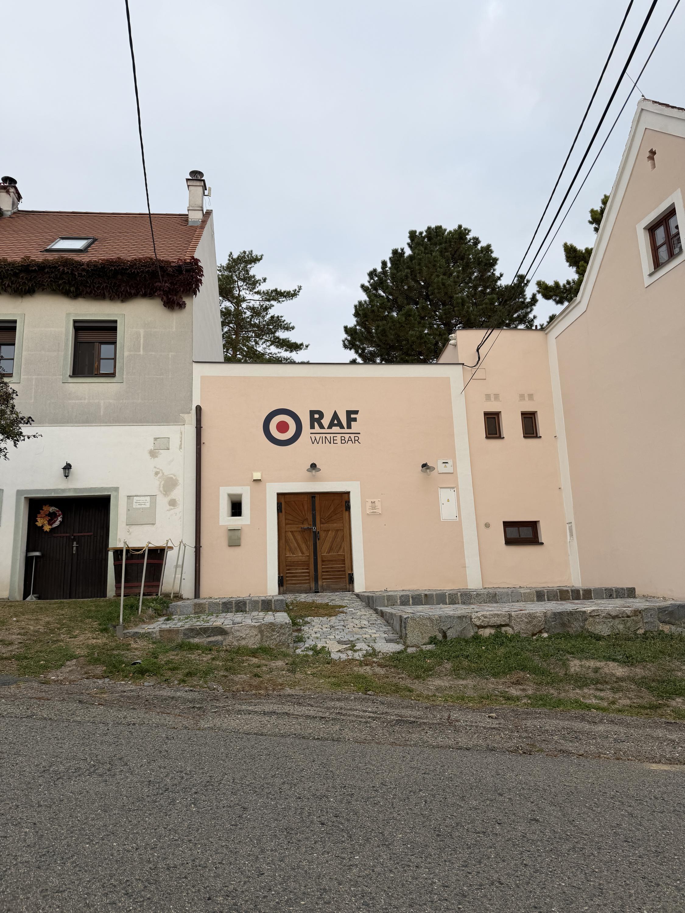 RAF wine Pavlov foto 4